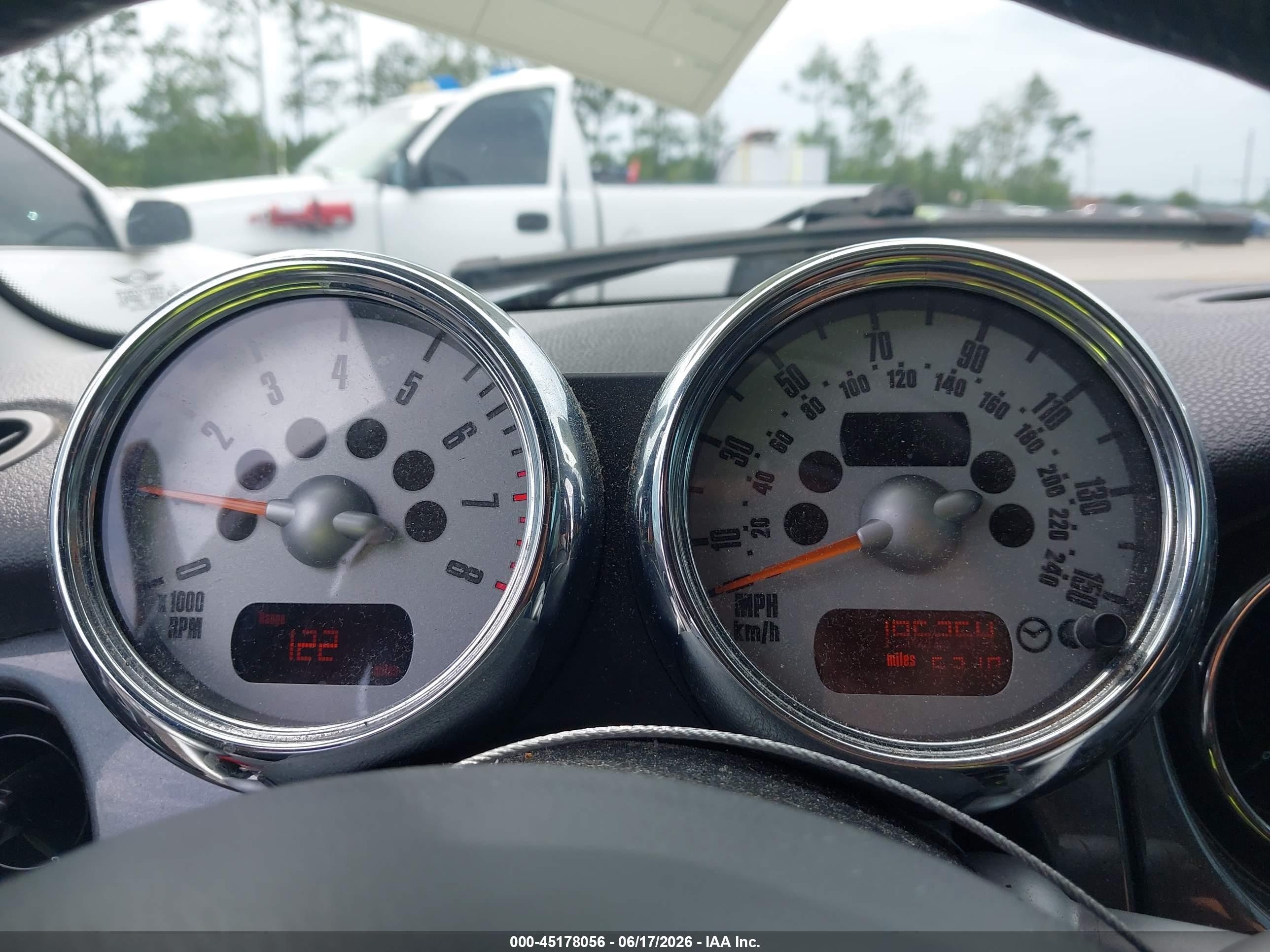 2005 Mini Cooper S   Cream vin: WMWRE335X5TD99734