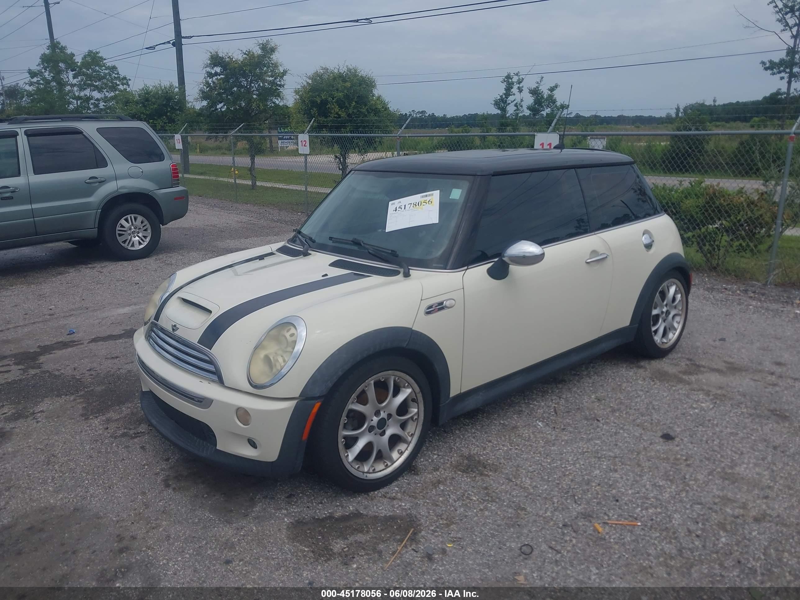 2005 Mini Cooper S   Cream vin: WMWRE335X5TD99734