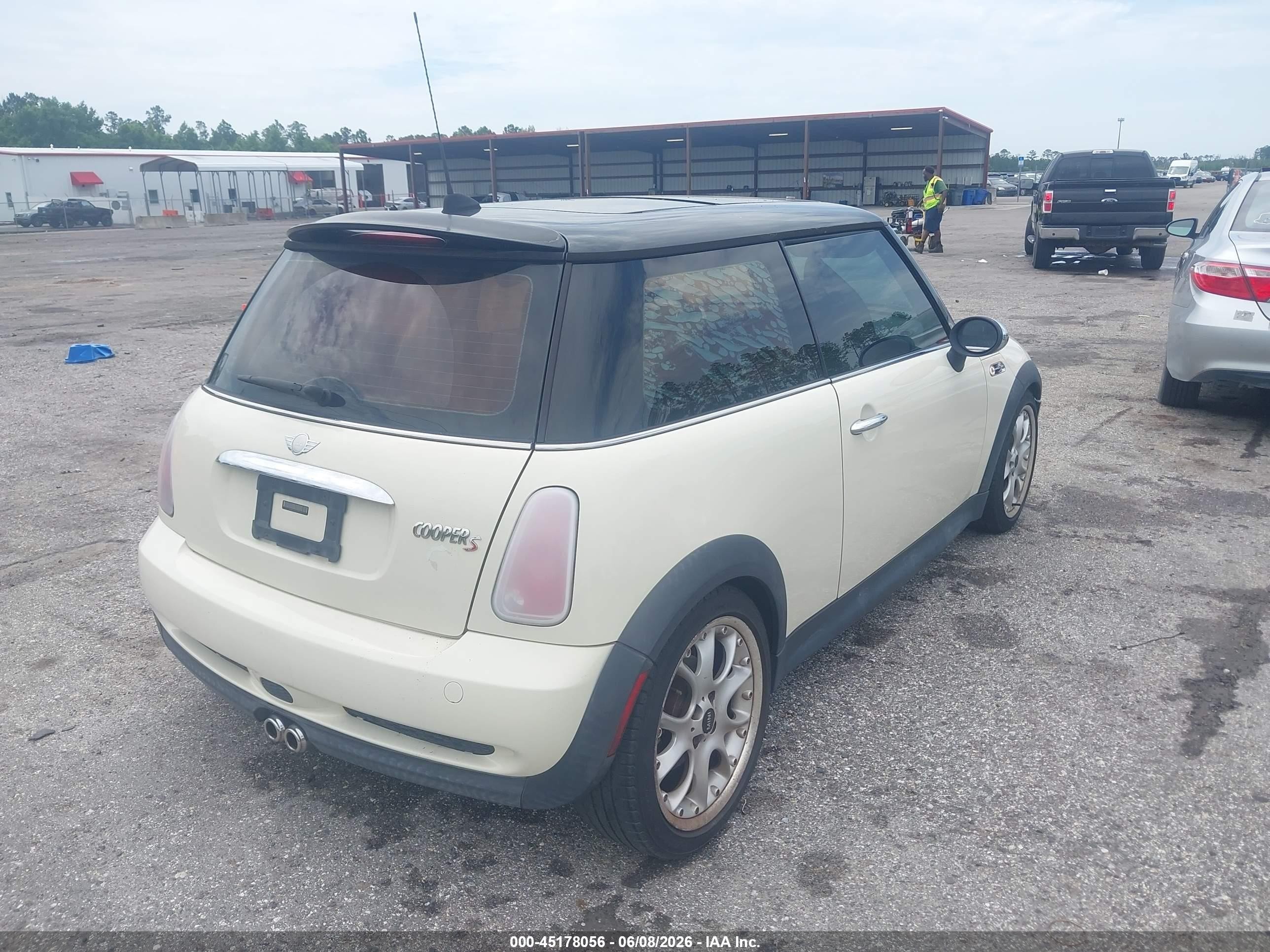 2005 Mini Cooper S   Cream vin: WMWRE335X5TD99734