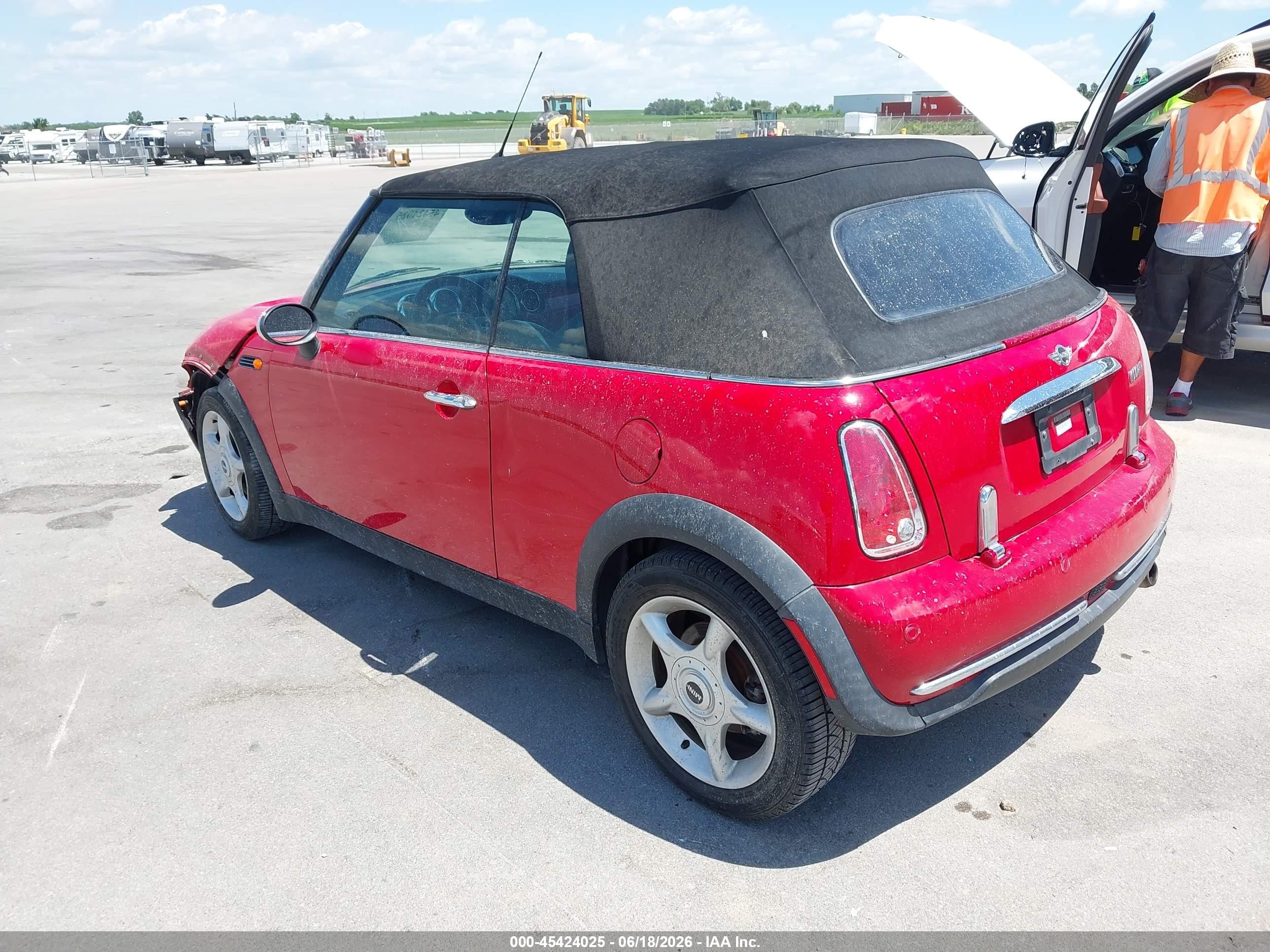 2005 Mini Cooper   Red vin: WMWRF33405TG10119