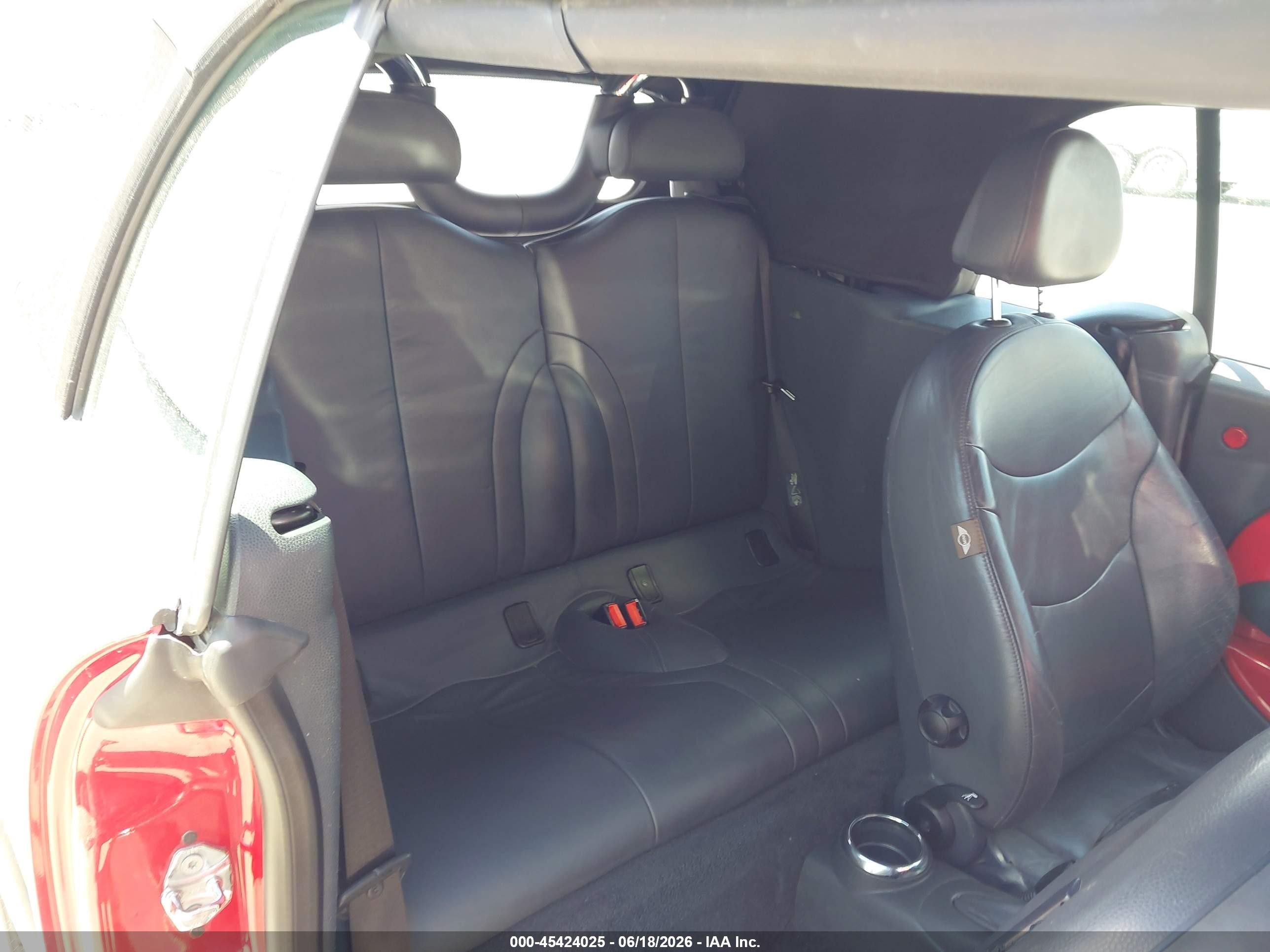 2005 Mini Cooper   Red vin: WMWRF33405TG10119