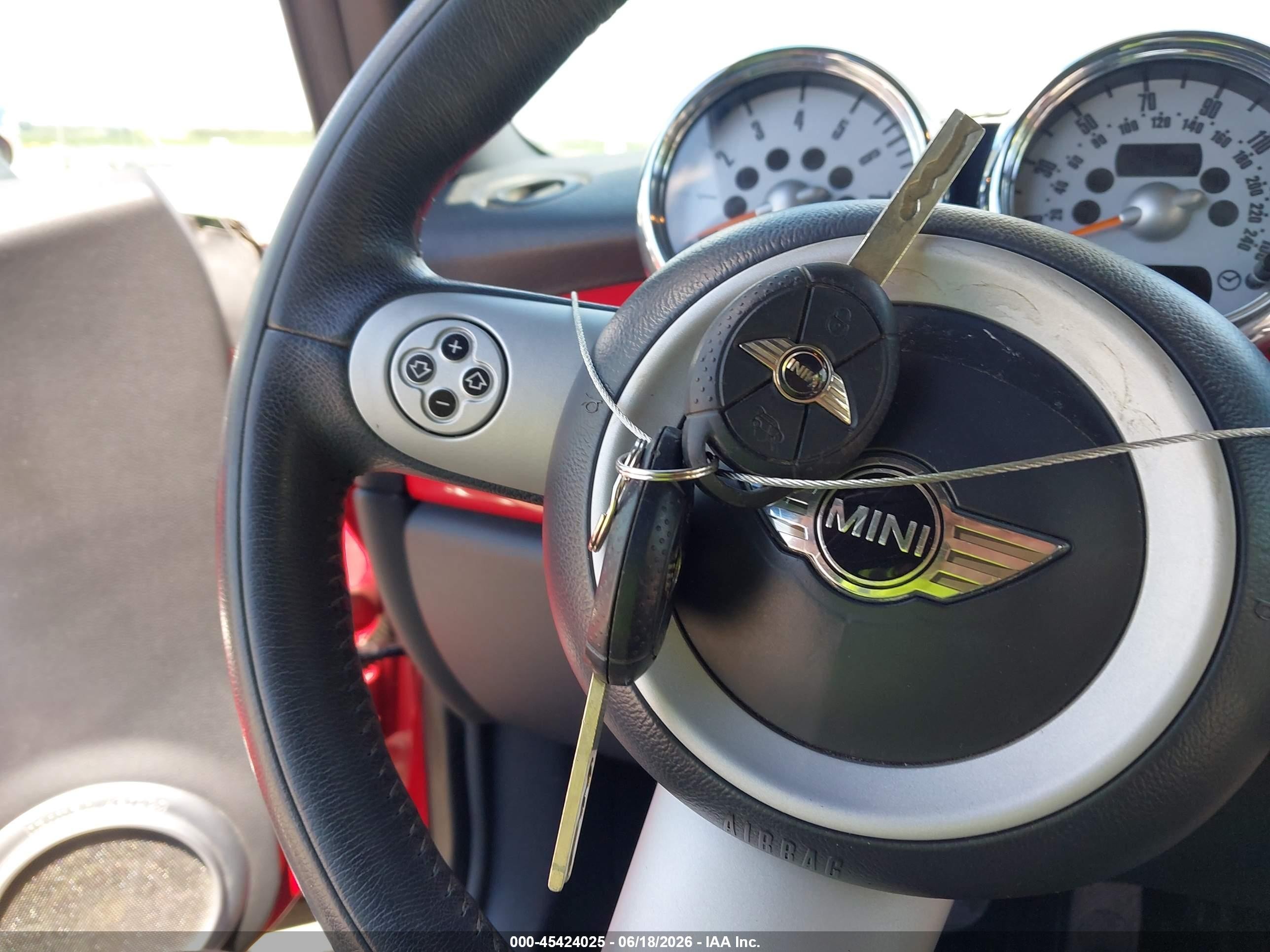 2005 Mini Cooper   Red vin: WMWRF33405TG10119