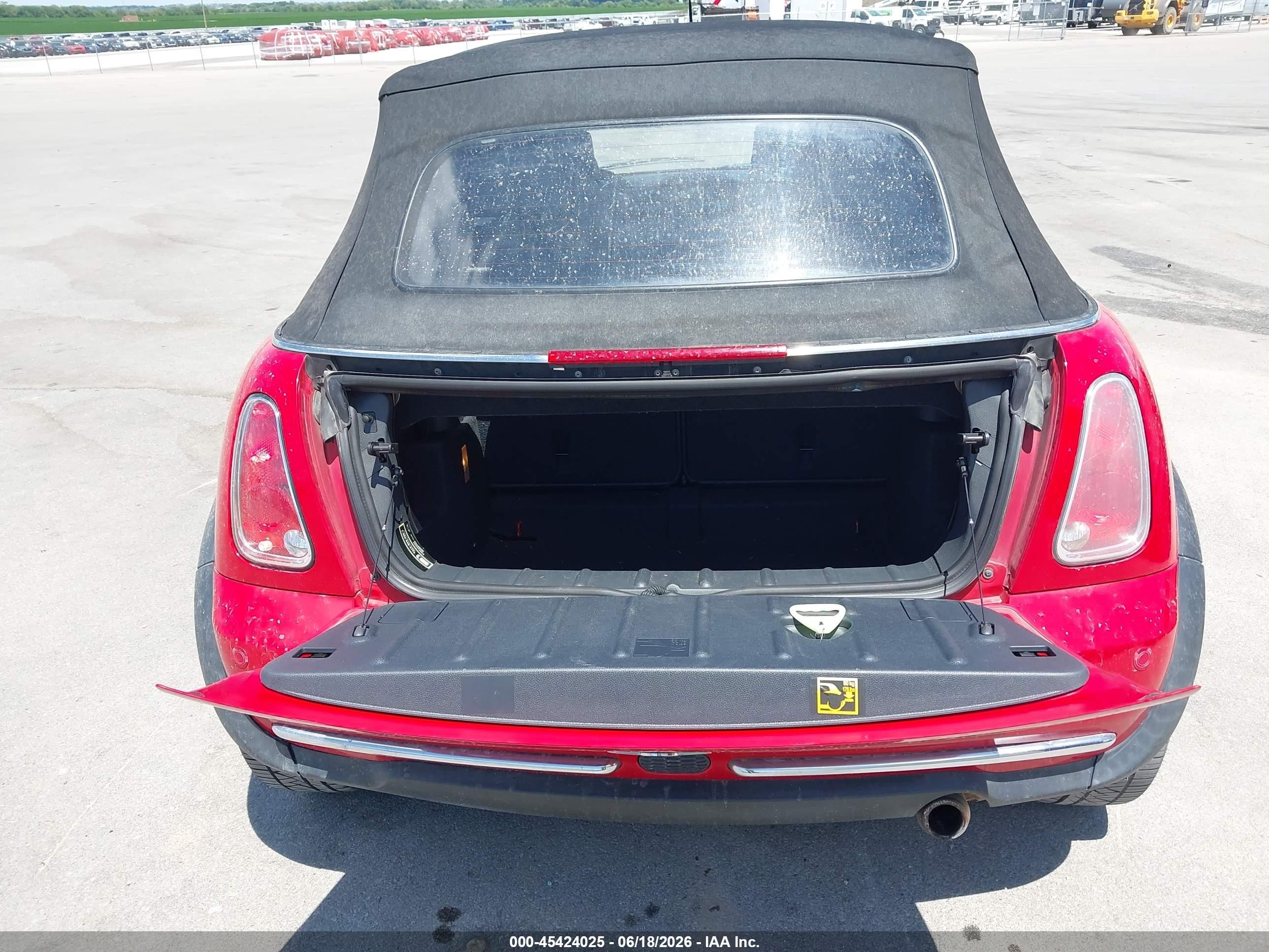 2005 Mini Cooper   Red vin: WMWRF33405TG10119