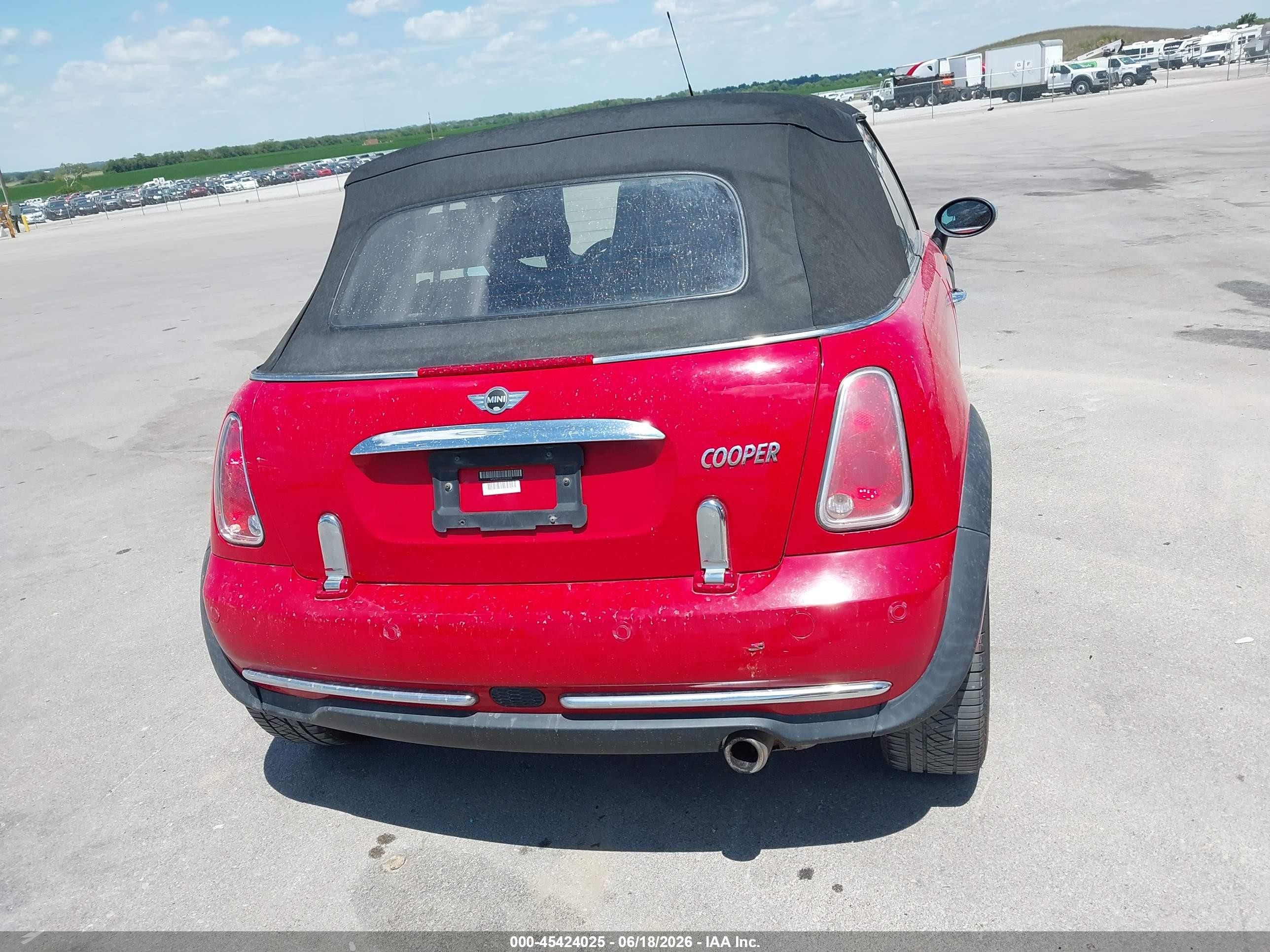 2005 Mini Cooper   Red vin: WMWRF33405TG10119