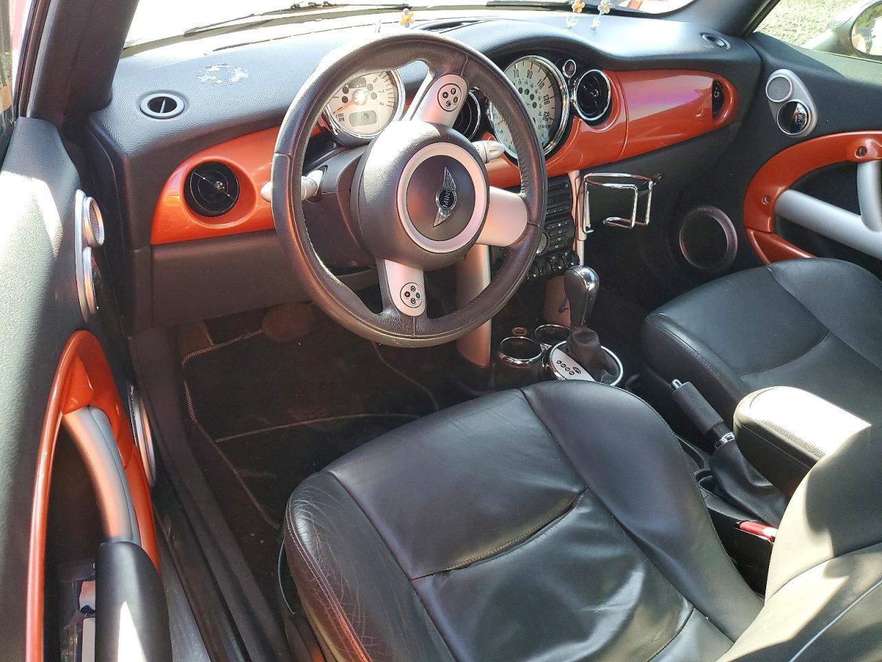 2005 Mini Cooper Orange vin: WMWRF33425TG10140