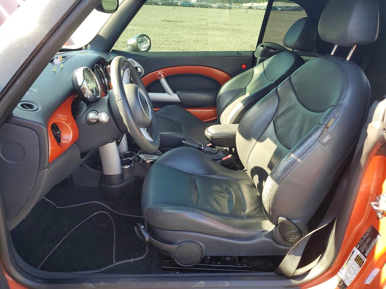 2005 Mini Cooper Orange vin: WMWRF33425TG10140