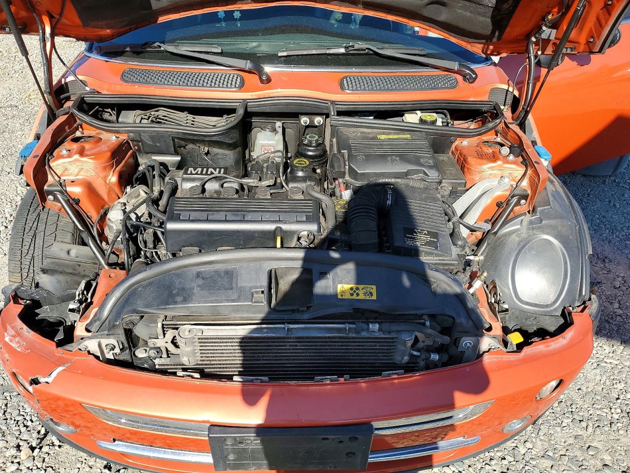 2005 Mini Cooper Orange vin: WMWRF33425TG10140