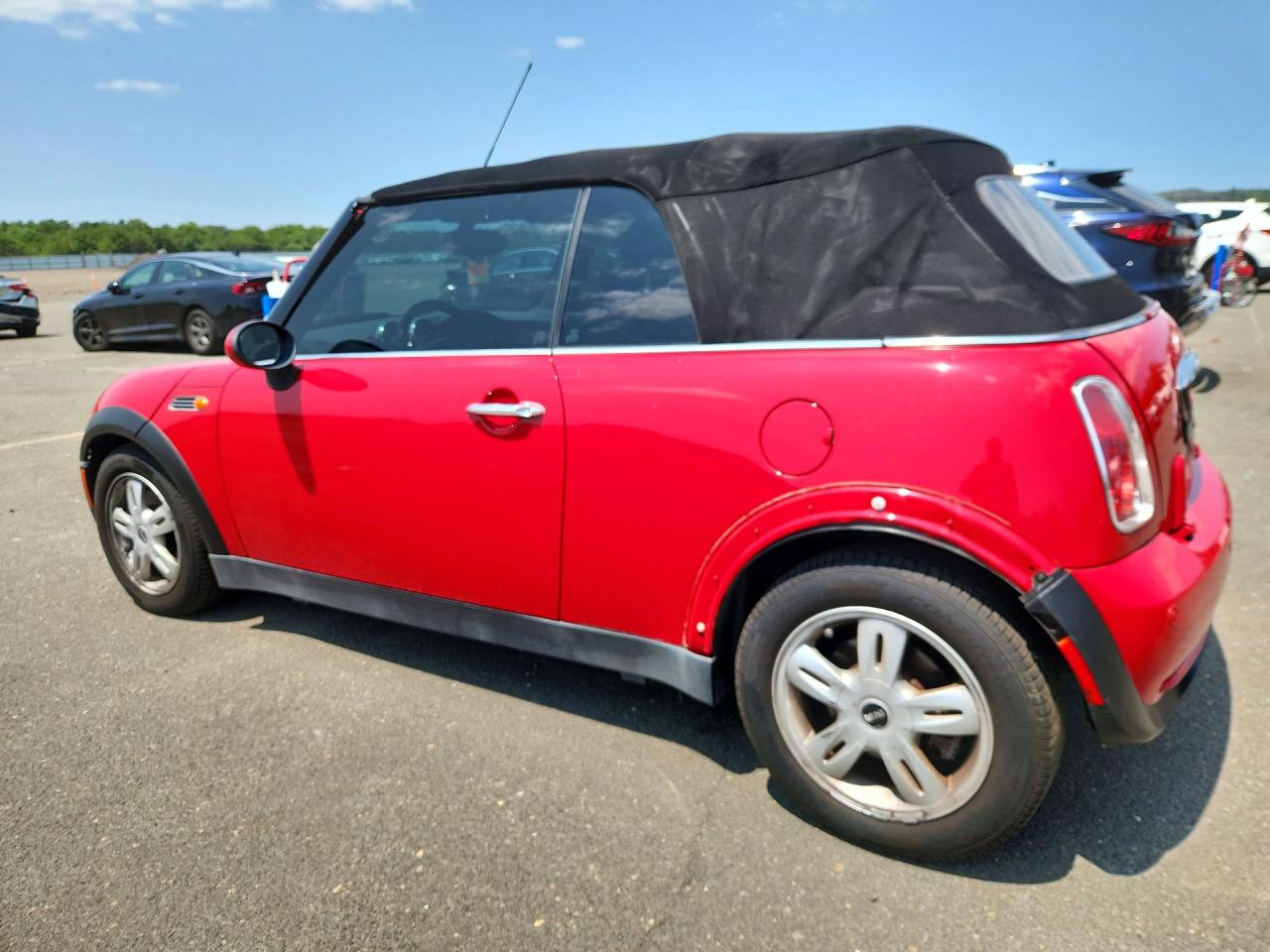 2008 Mini Cooper Base Red vin: WMWRF33508TG18153