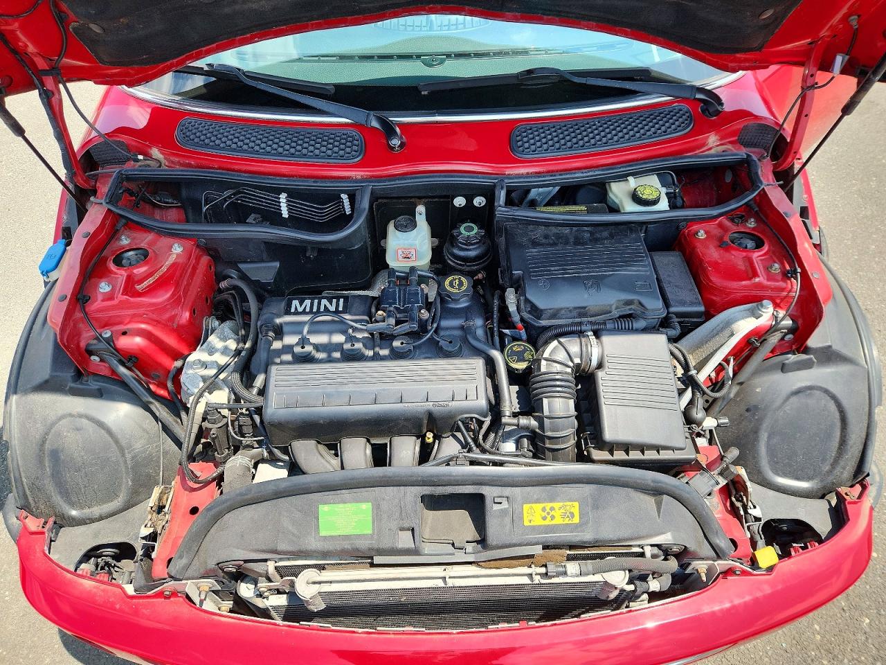 2008 Mini Cooper Base Red vin: WMWRF33508TG18153