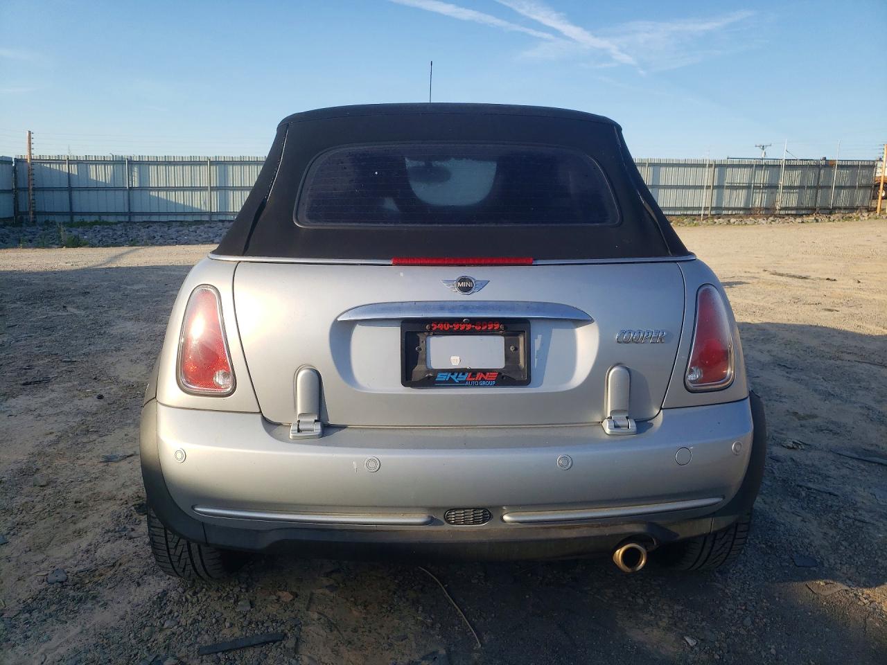 2008 Mini Cooper Silver vin: WMWRF33518TG19280