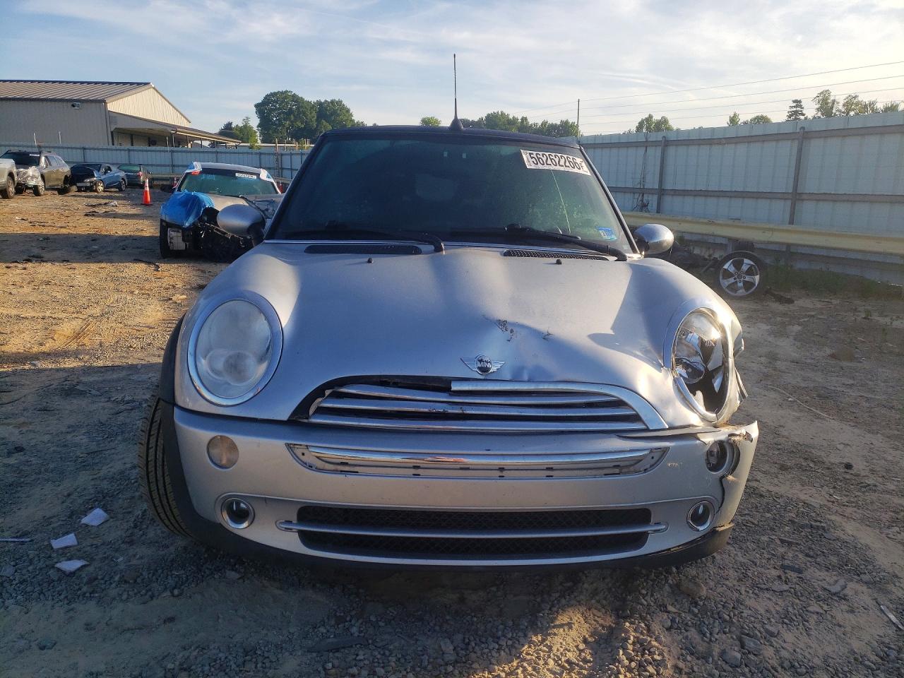 2008 Mini Cooper Silver vin: WMWRF33518TG19280