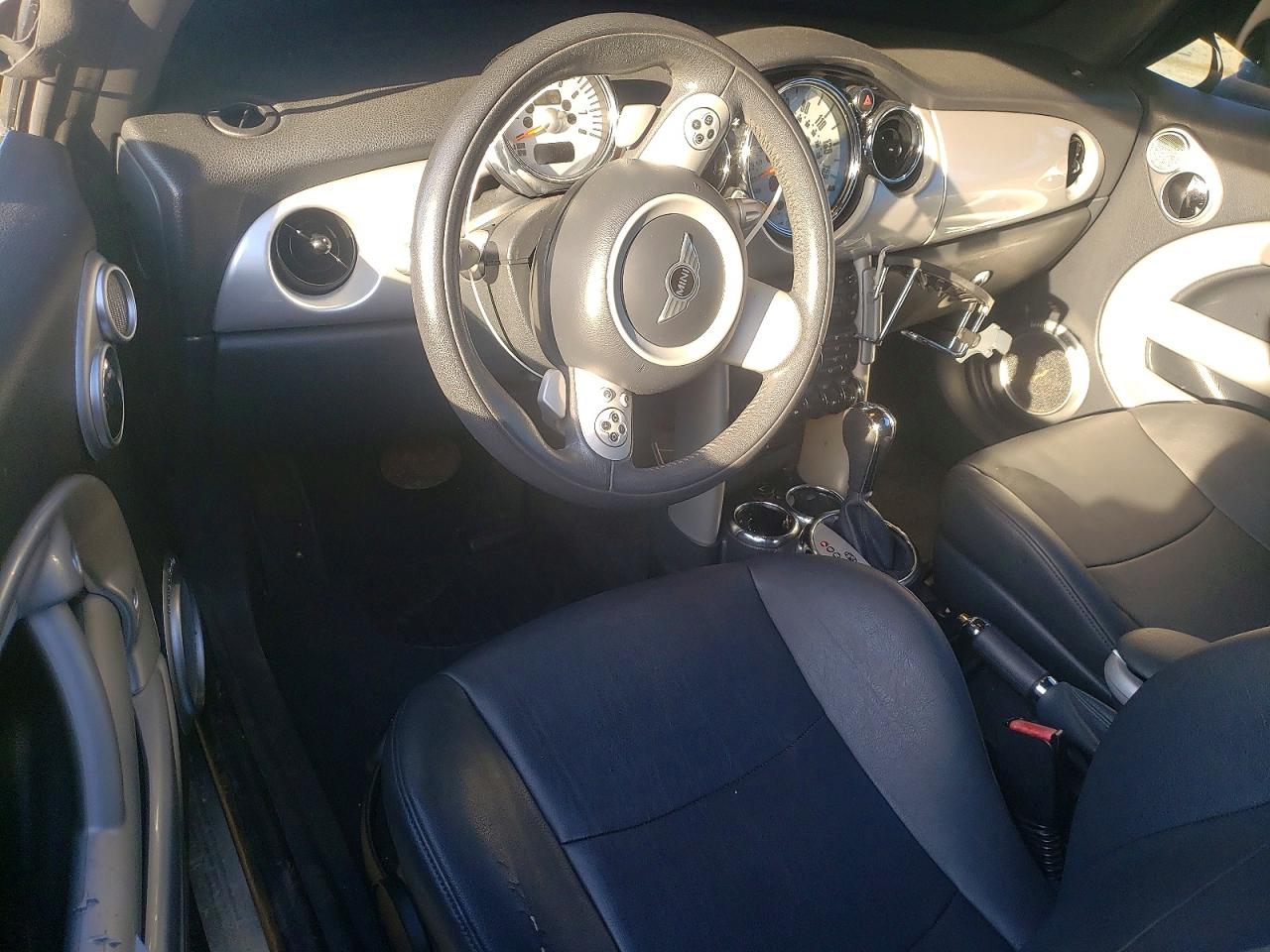 2008 Mini Cooper Silver vin: WMWRF33518TG19280