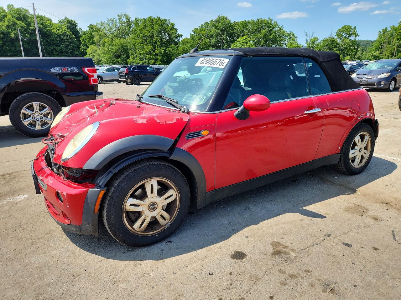 2006 Mini Cooper Red vin: WMWRF33526TG14277