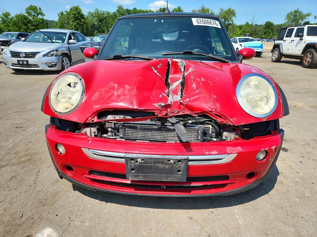 2006 Mini Cooper Red vin: WMWRF33526TG14277