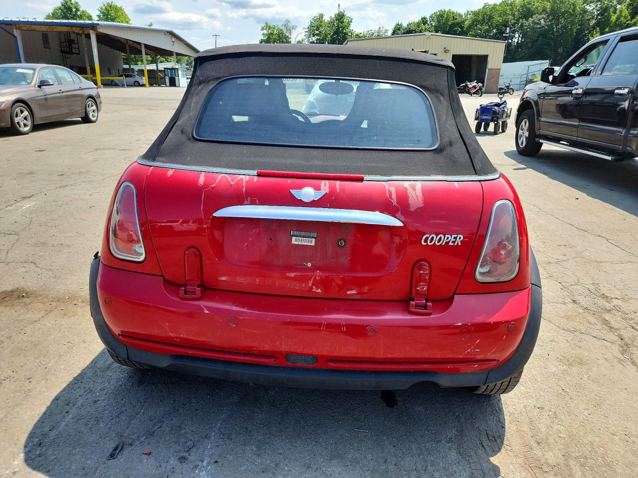 2006 Mini Cooper Red vin: WMWRF33526TG14277