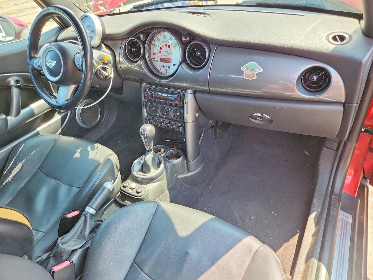 2006 Mini Cooper Red vin: WMWRF33526TG14277
