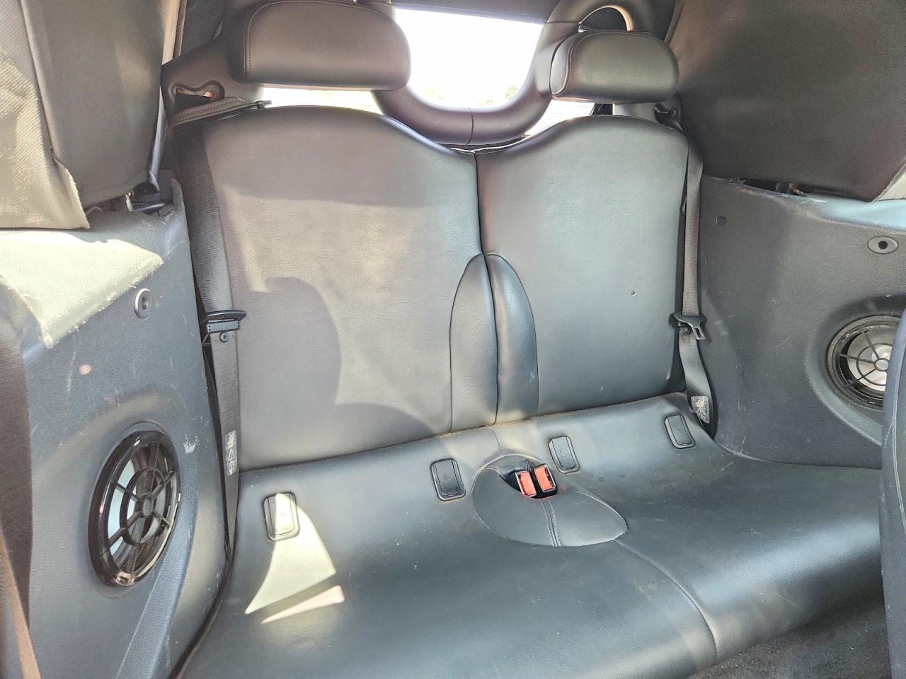 2006 Mini Cooper Red vin: WMWRF33526TG14277