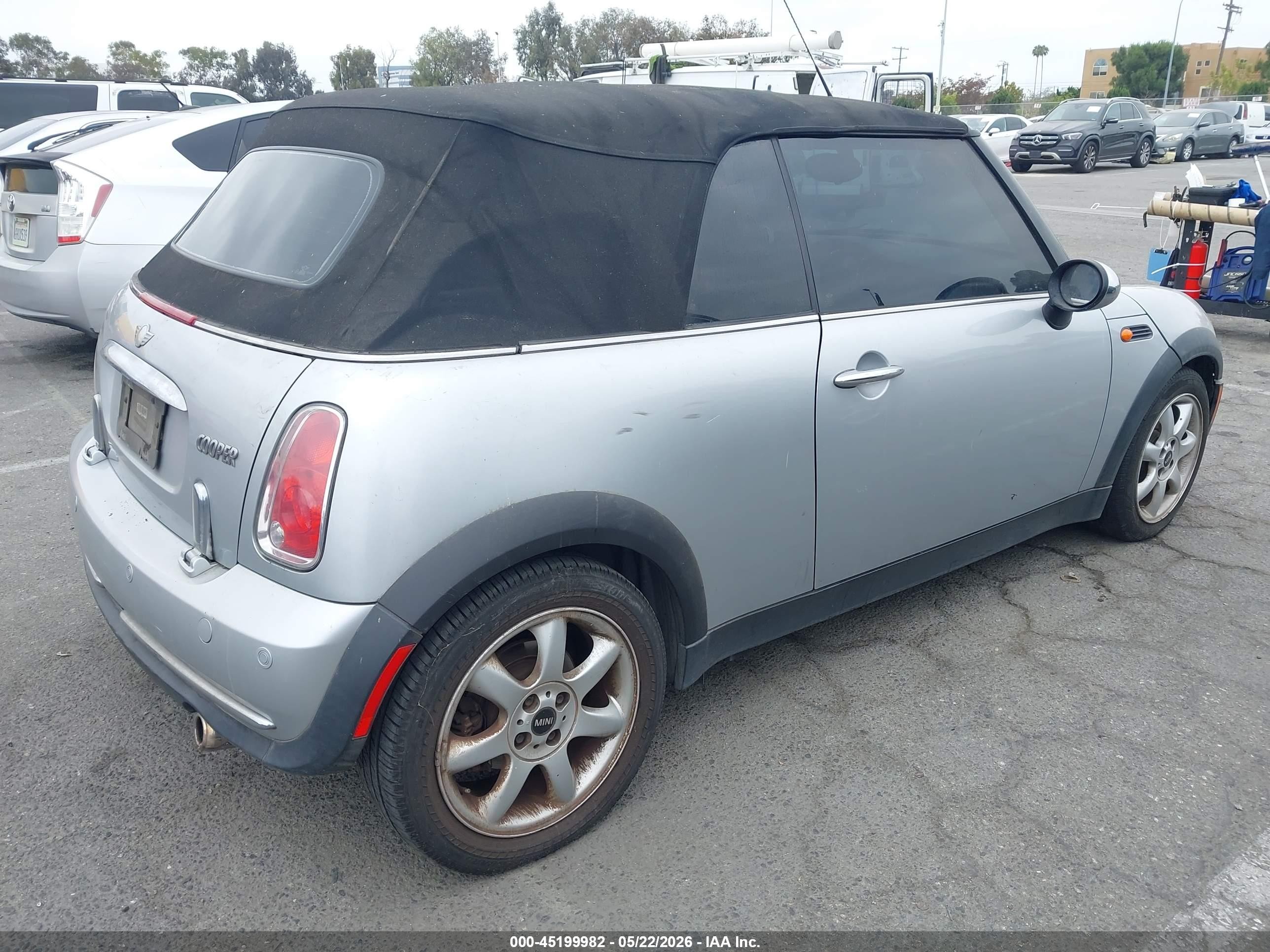 2007 Mini Cooper   Silver vin: WMWRF33527TF66331