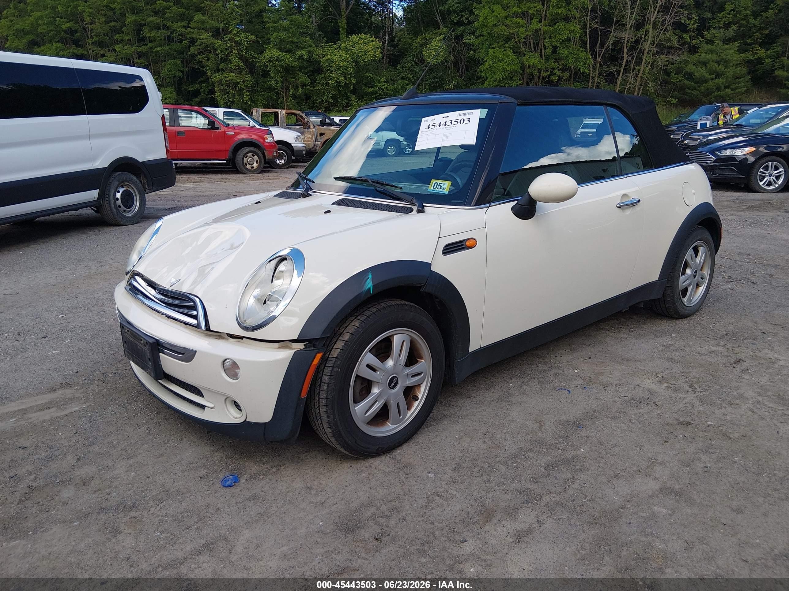 2007 Mini Cooper   White vin: WMWRF33537TF67133