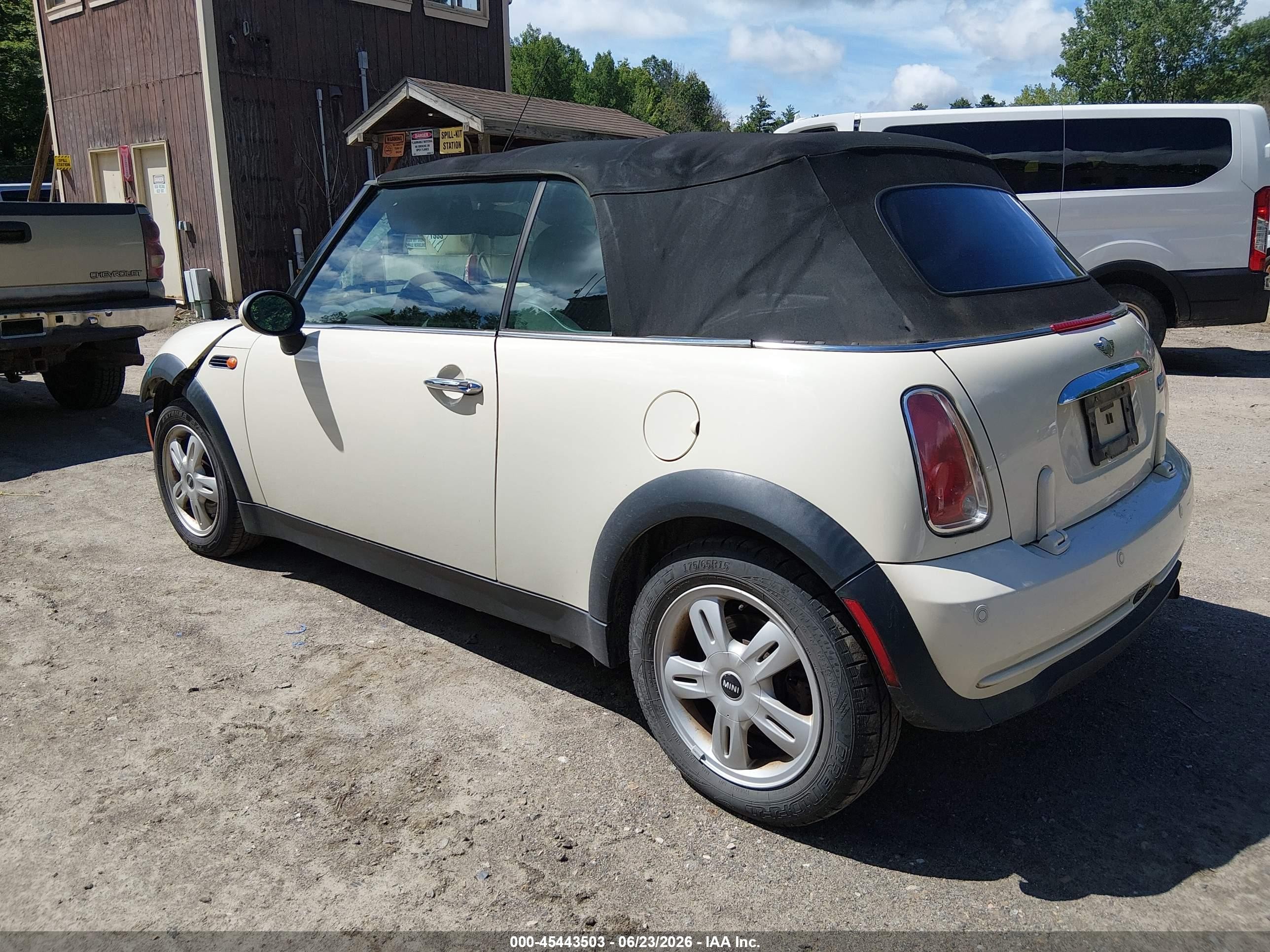 2007 Mini Cooper   White vin: WMWRF33537TF67133