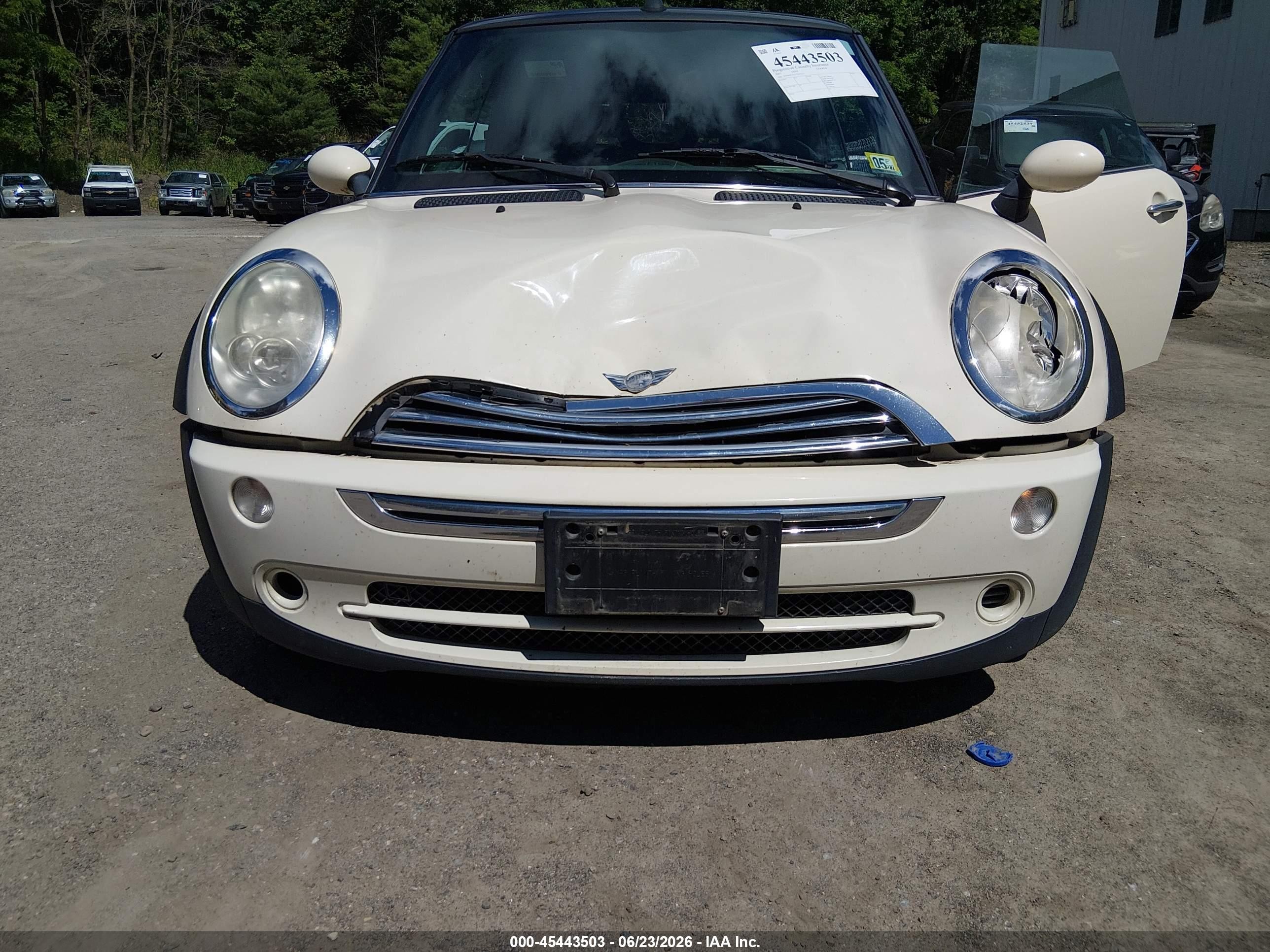2007 Mini Cooper   White vin: WMWRF33537TF67133