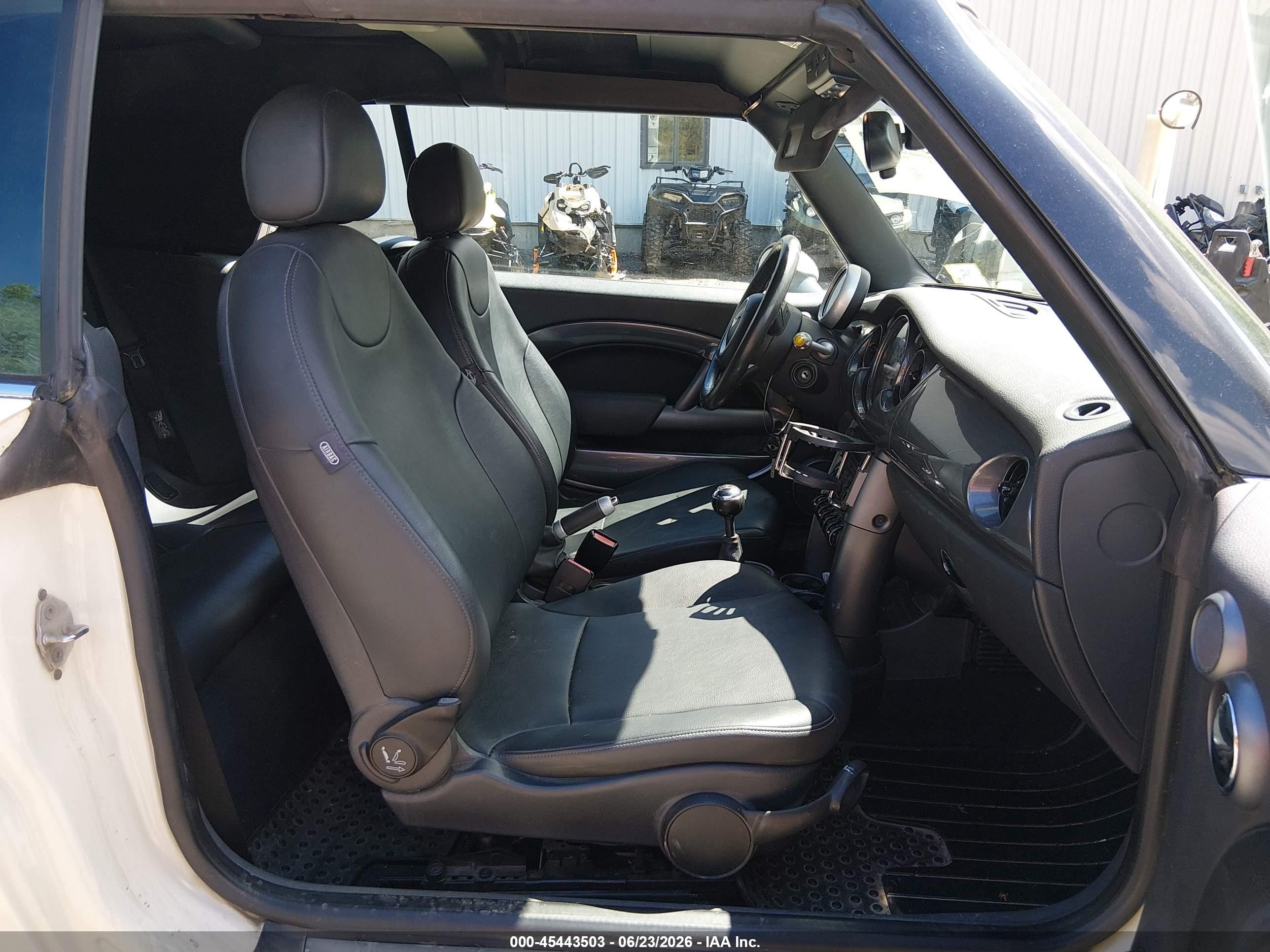 2007 Mini Cooper   White vin: WMWRF33537TF67133