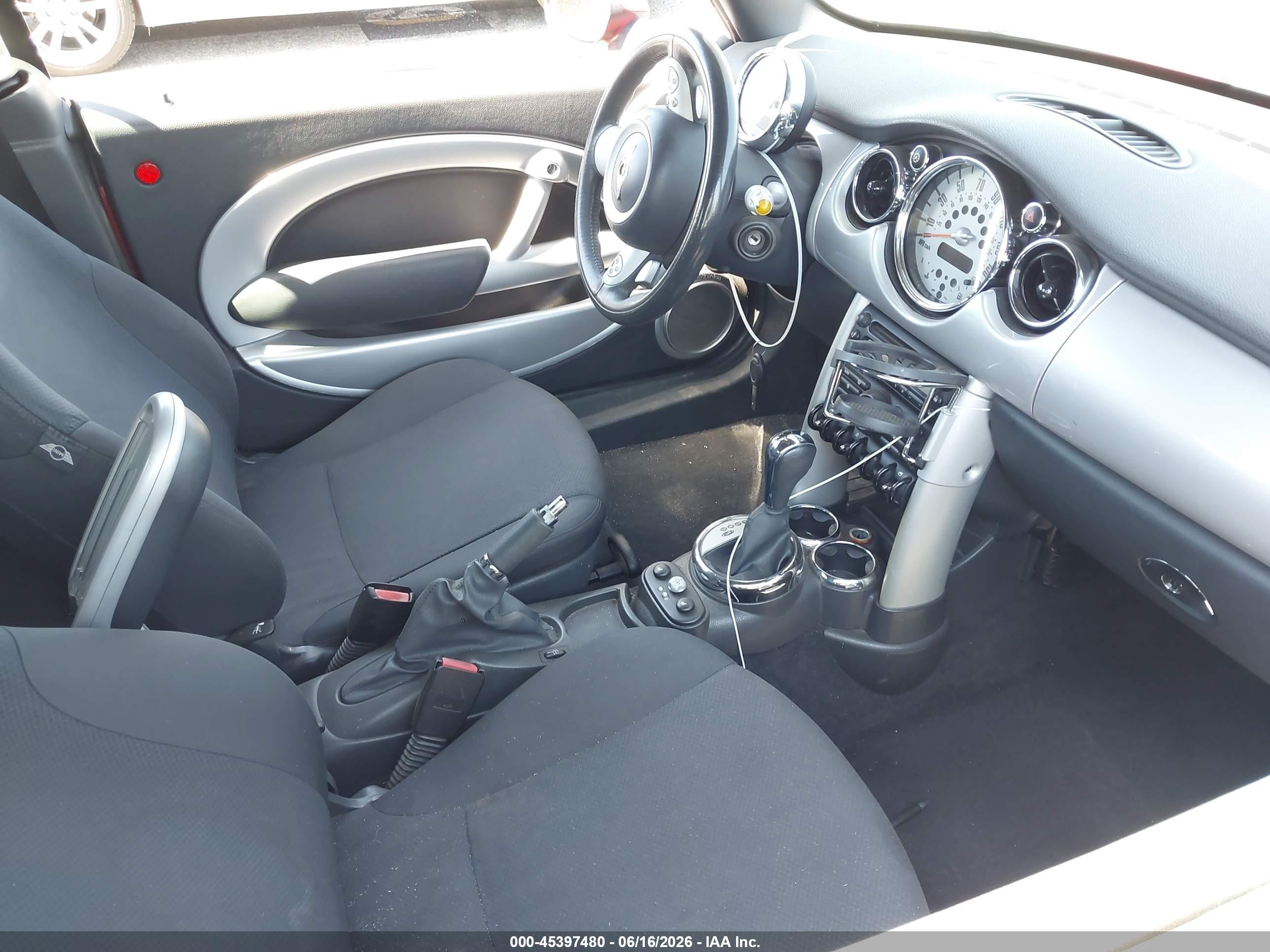 2008 Mini Cooper   Red vin: WMWRF33538TG17983