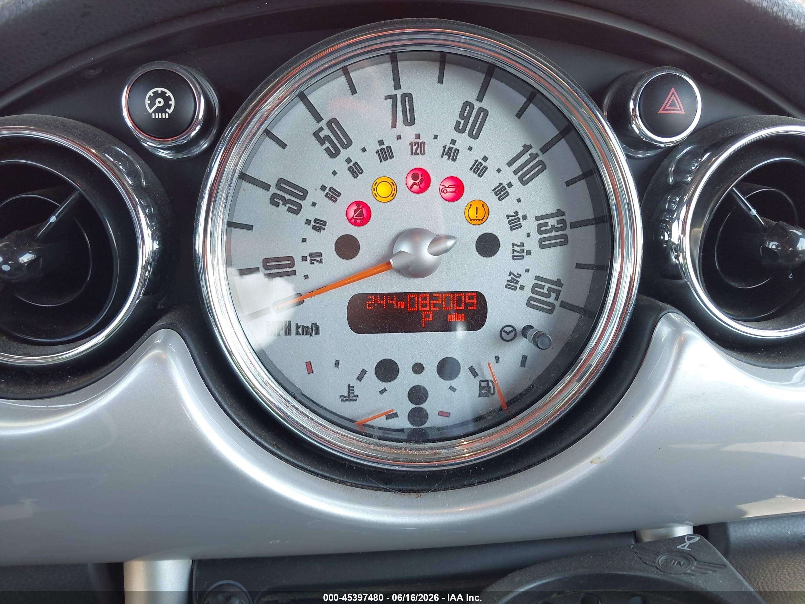 2008 Mini Cooper   Red vin: WMWRF33538TG17983