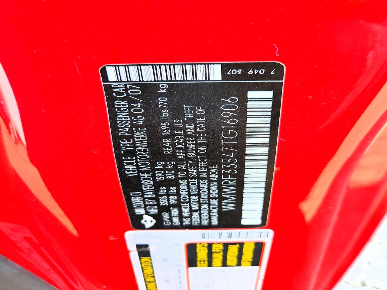 2007 Mini Cooper Red vin: WMWRF33547TG16906