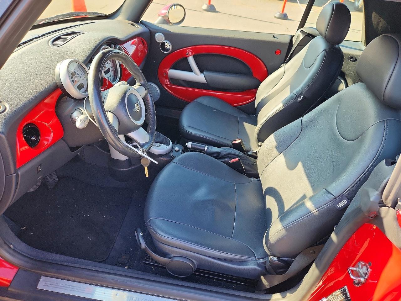 2007 Mini Cooper Red vin: WMWRF33547TG16906