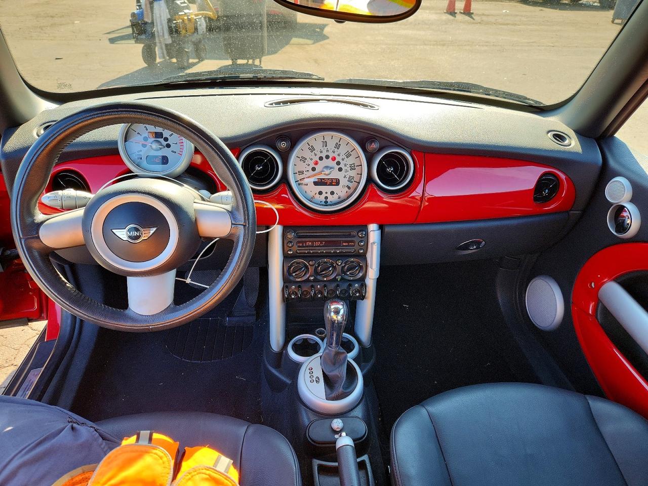 2007 Mini Cooper Red vin: WMWRF33547TG16906