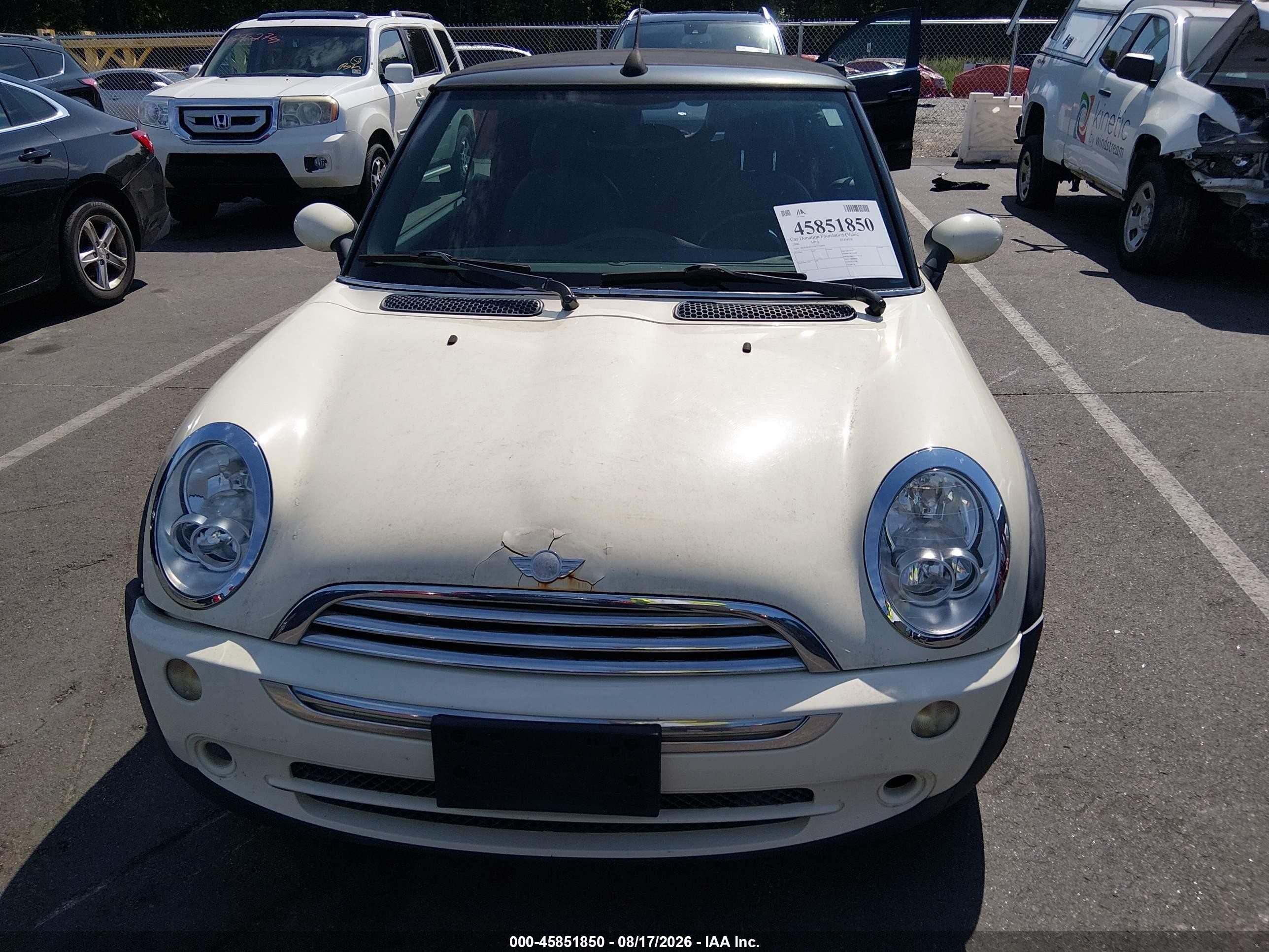 2006 Mini Cooper   Белый vin: WMWRF33556TG16041
