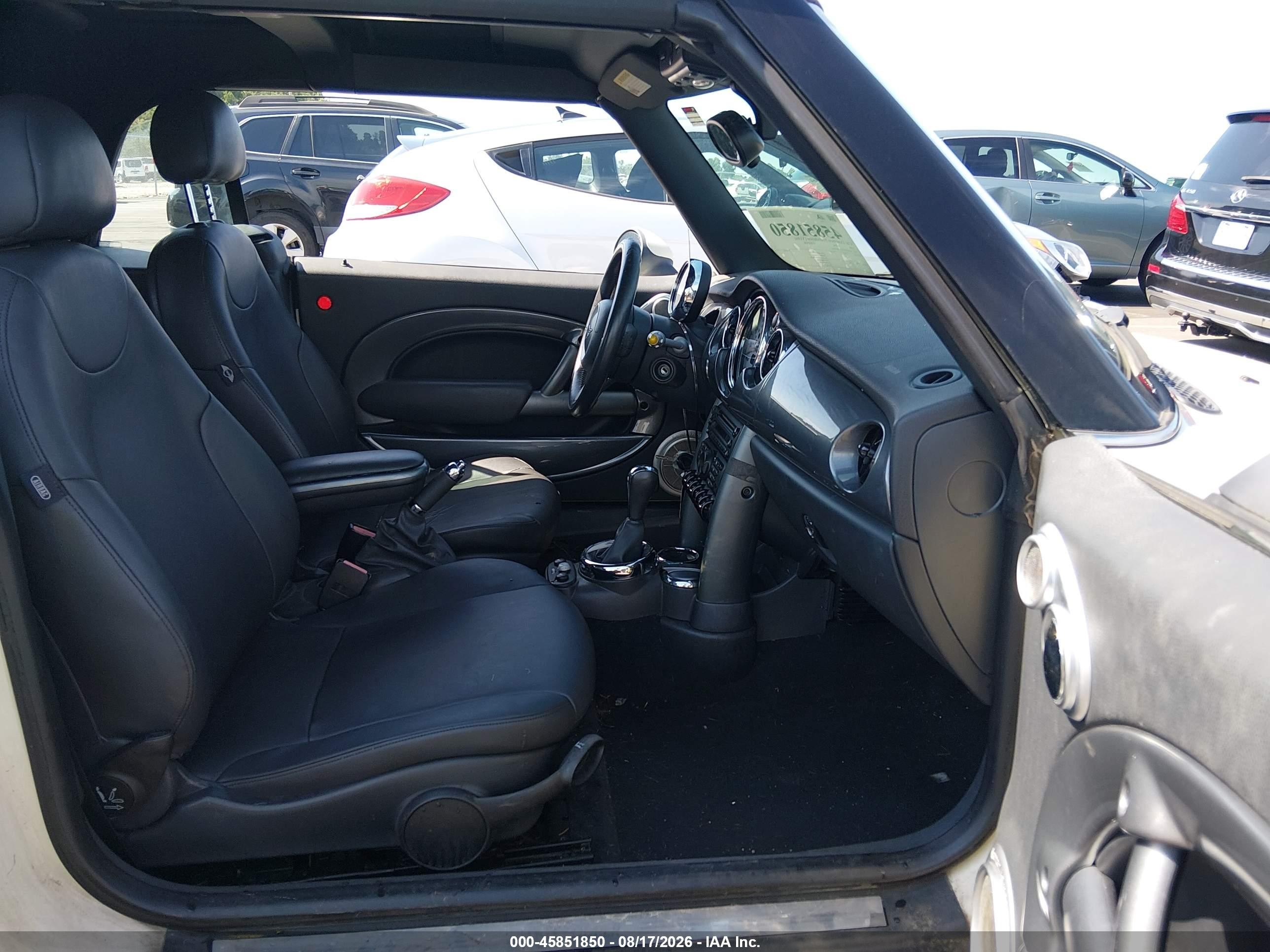 2006 Mini Cooper   Белый vin: WMWRF33556TG16041