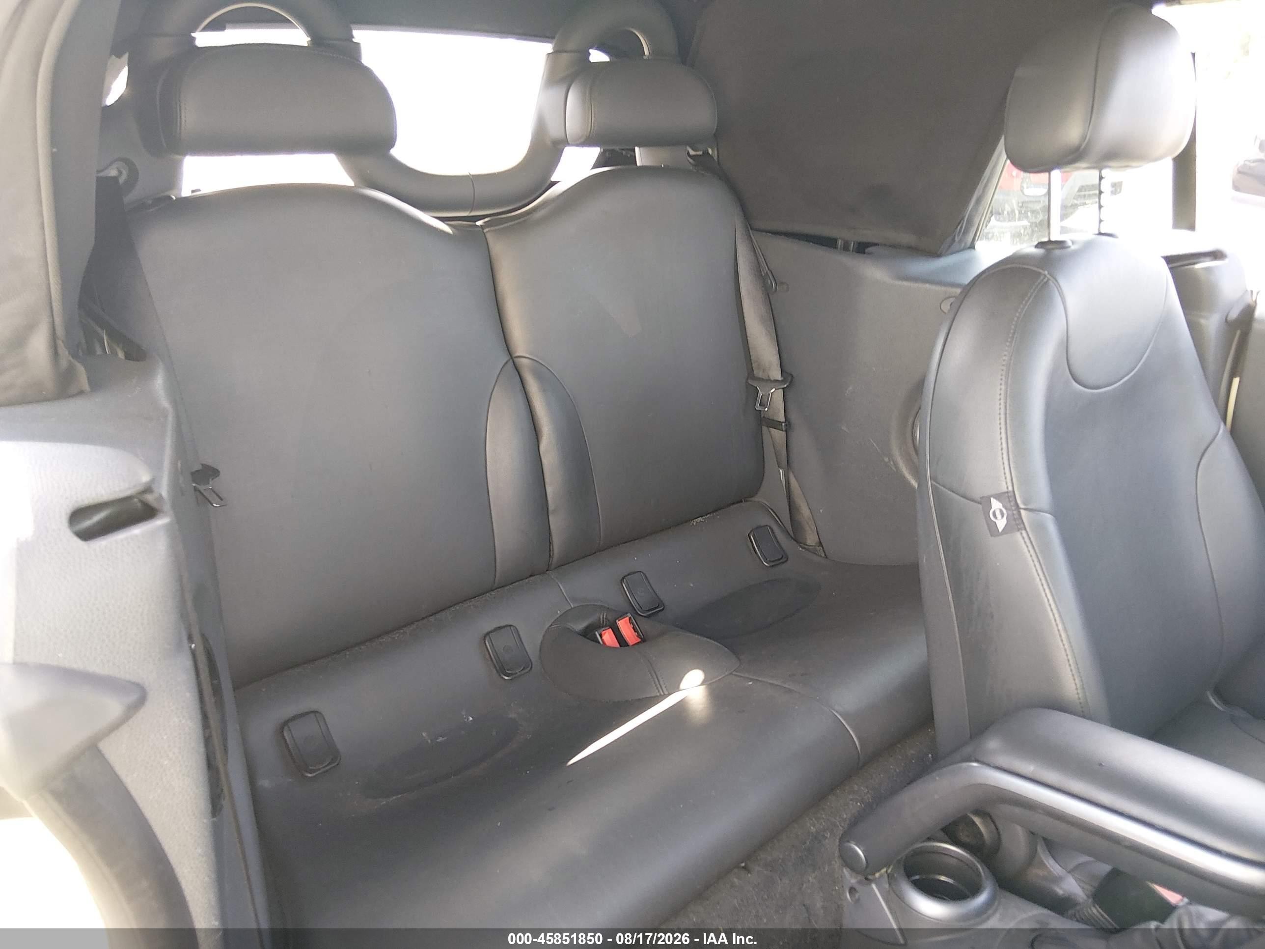 2006 Mini Cooper   Белый vin: WMWRF33556TG16041