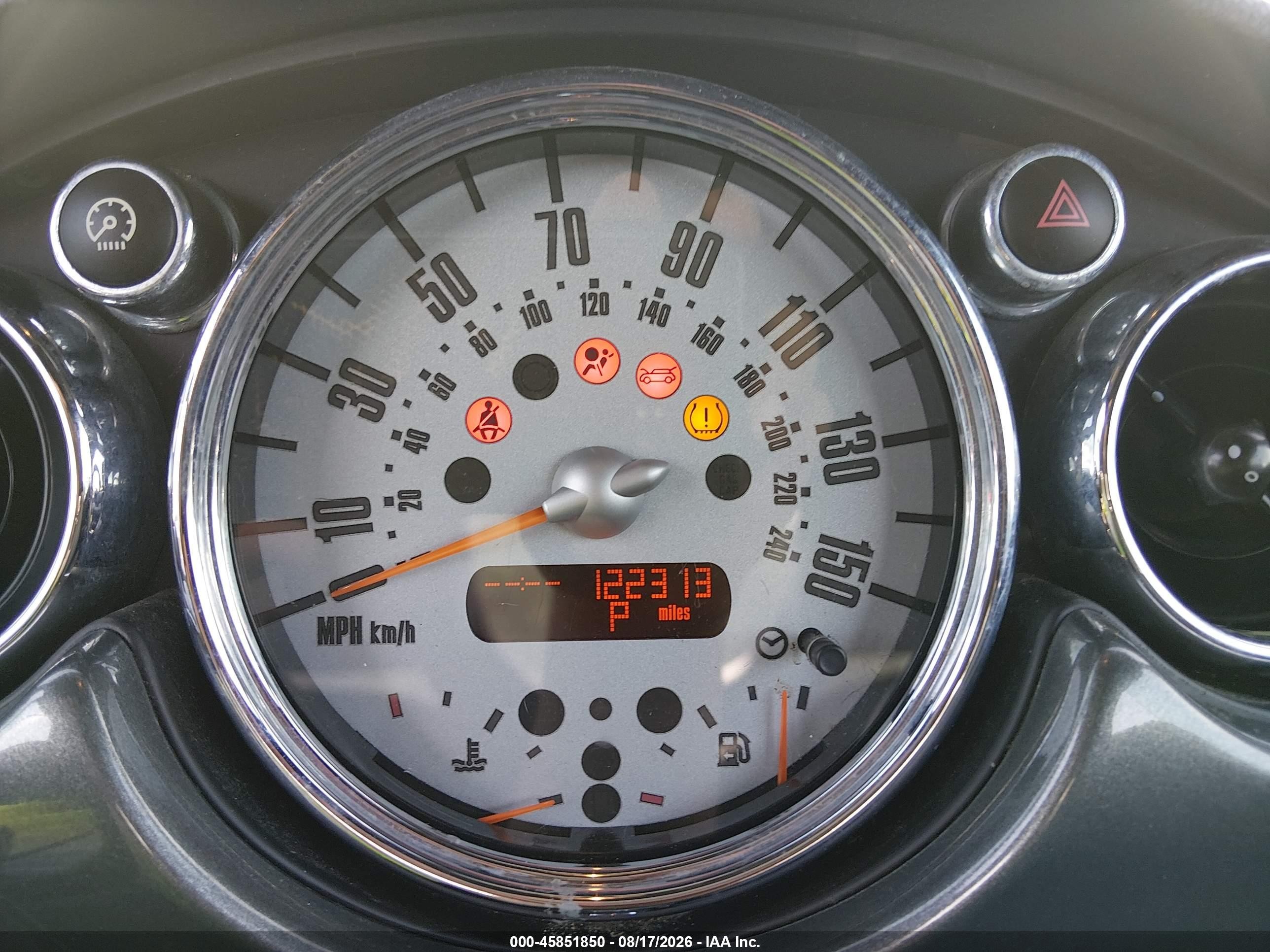 2006 Mini Cooper   Белый vin: WMWRF33556TG16041