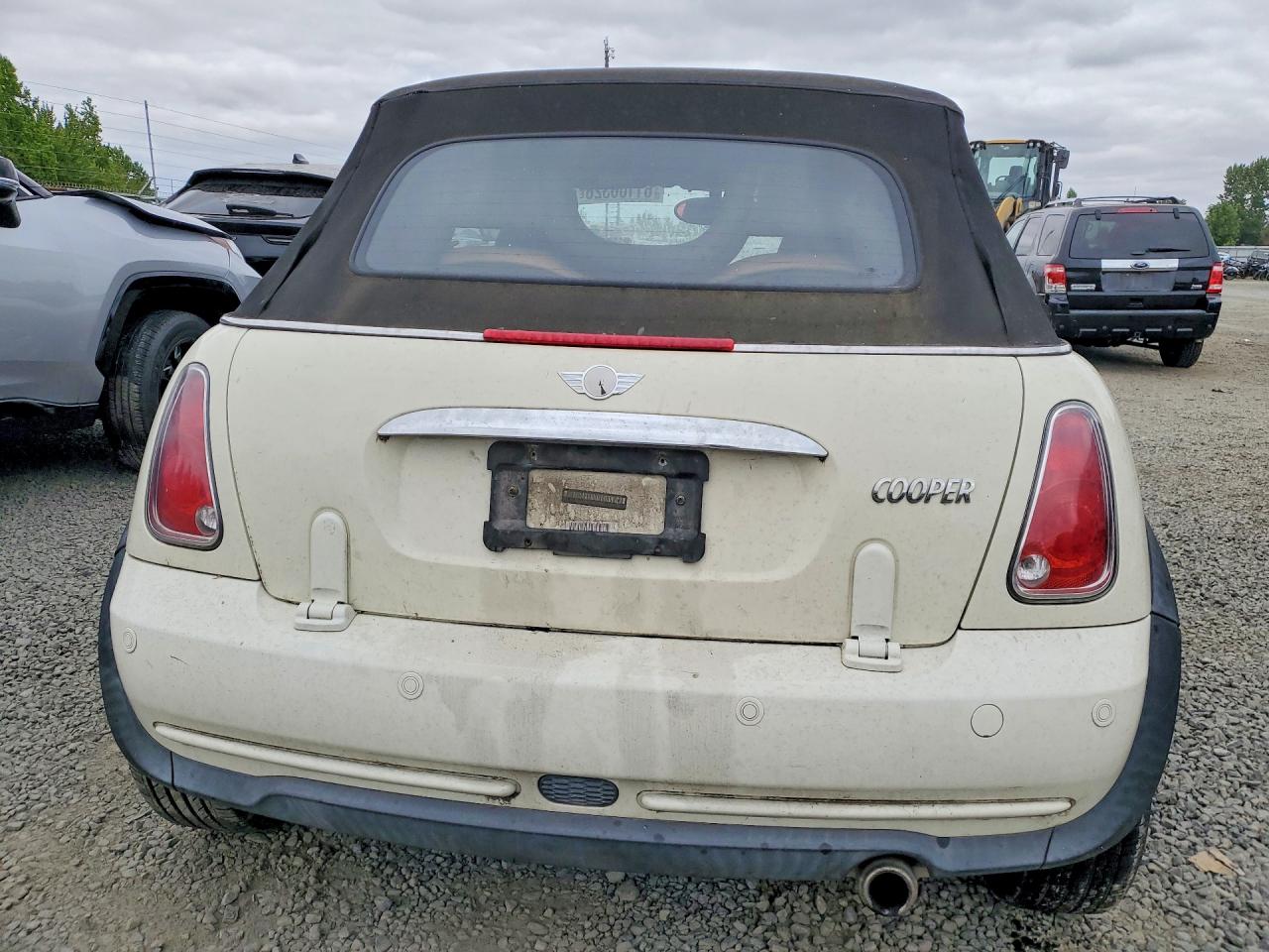 2008 Mini Cooper Cream vin: WMWRF33568TF68164