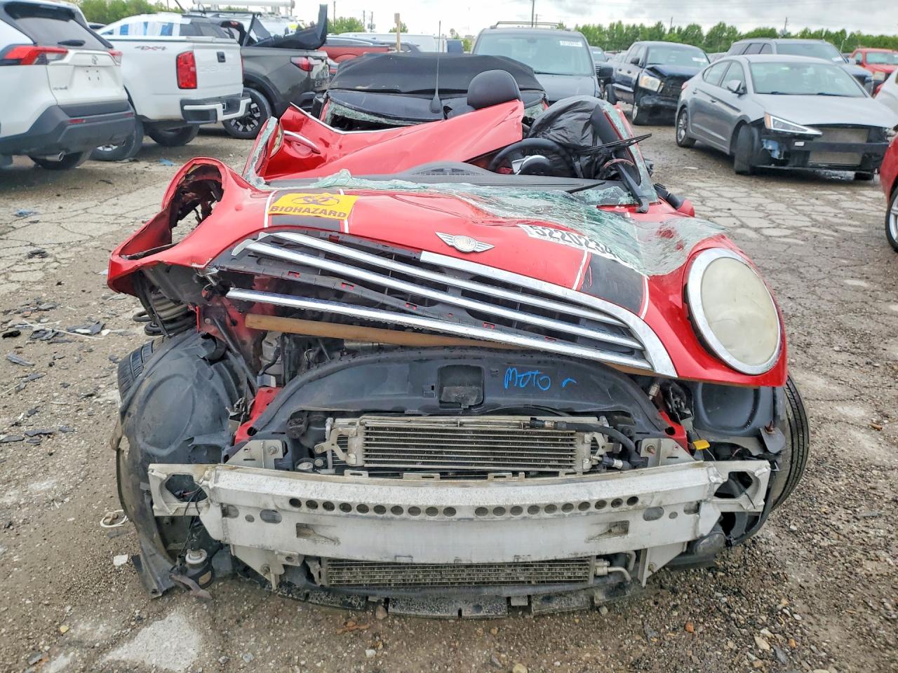 2008 Mini Cooper Red vin: WMWRF33568TG19128