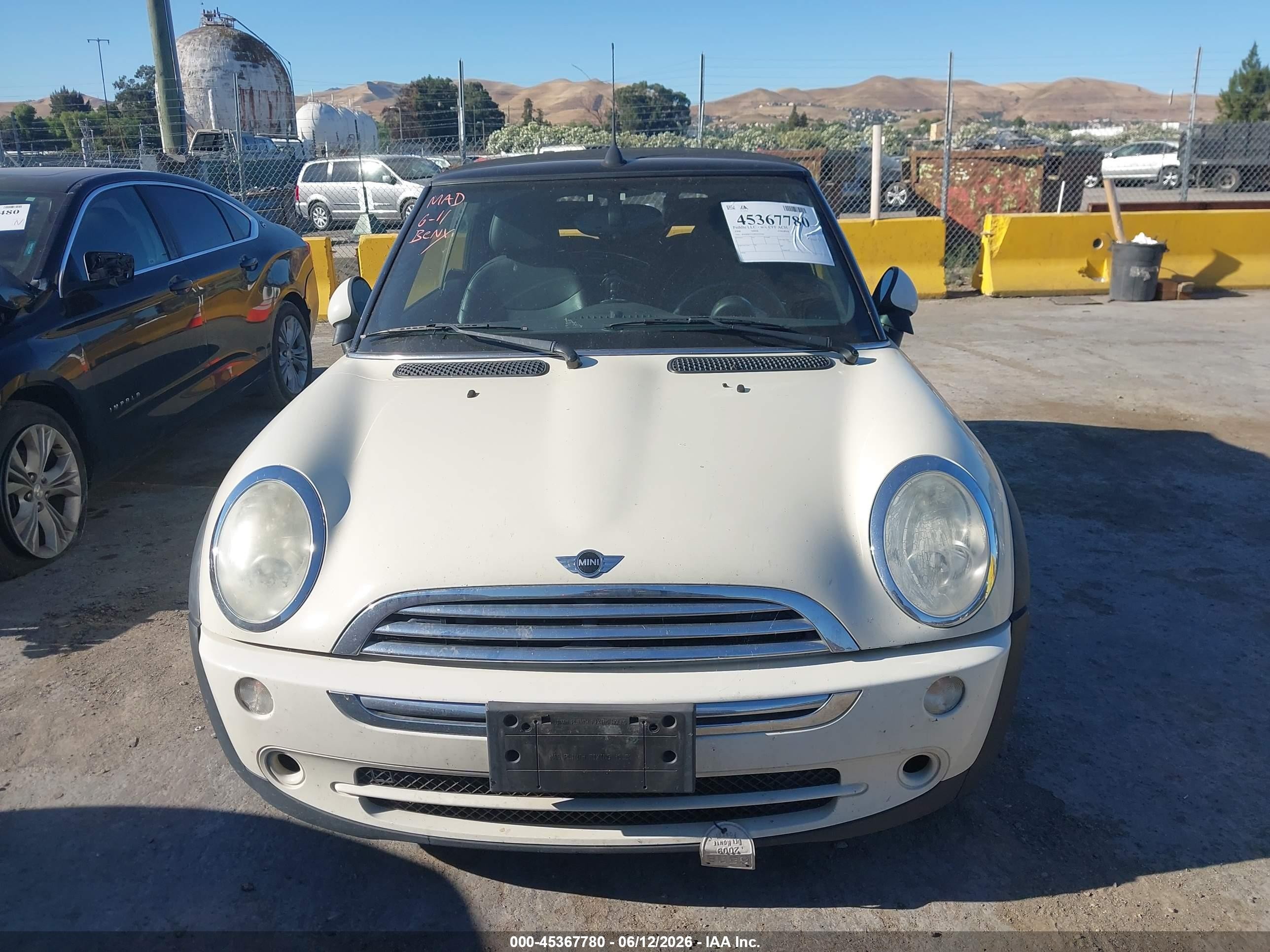 2008 Mini Cooper   Cream vin: WMWRF33568TG19159