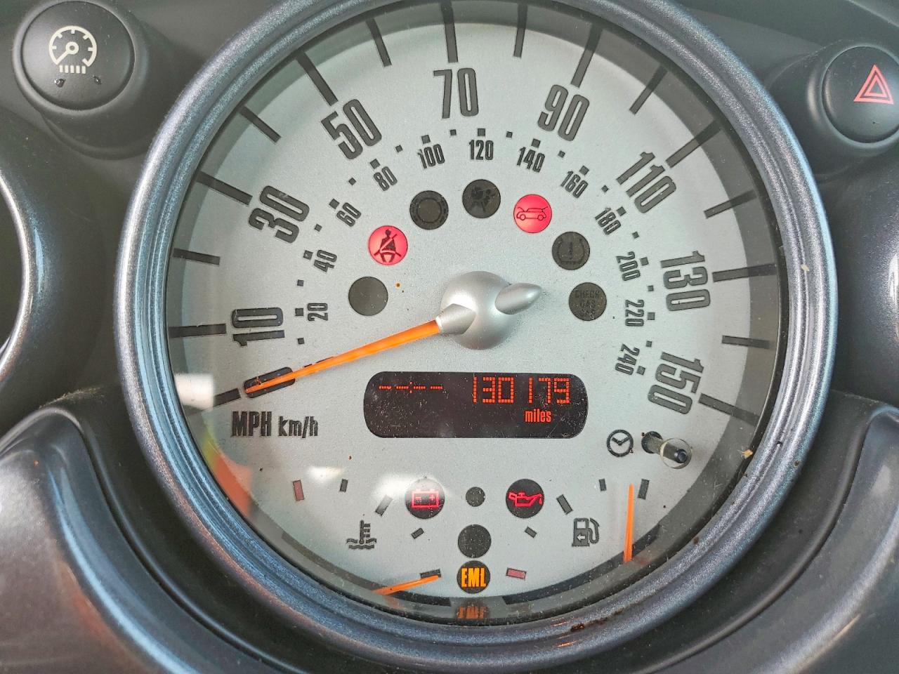 2006 Mini Cooper White vin: WMWRF33576TF65786