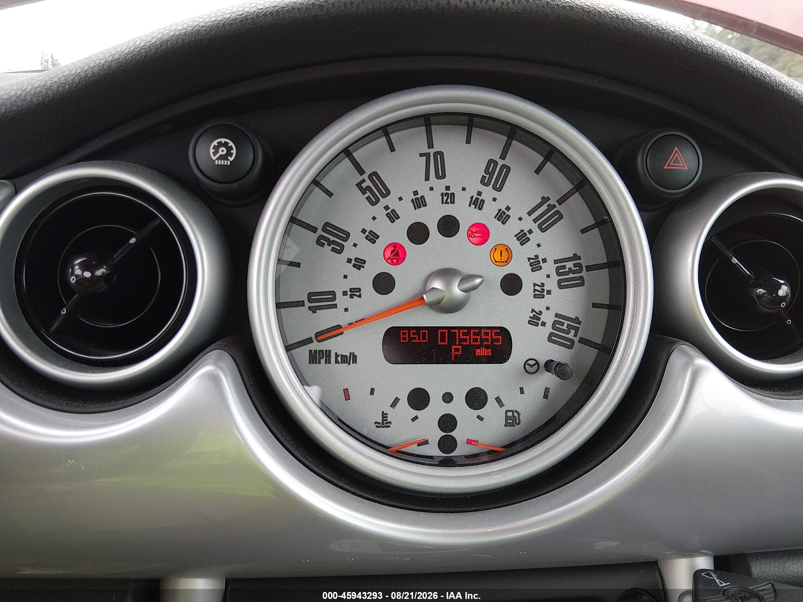 2007 Mini Cooper Maroon vin: WMWRF33587TG17296