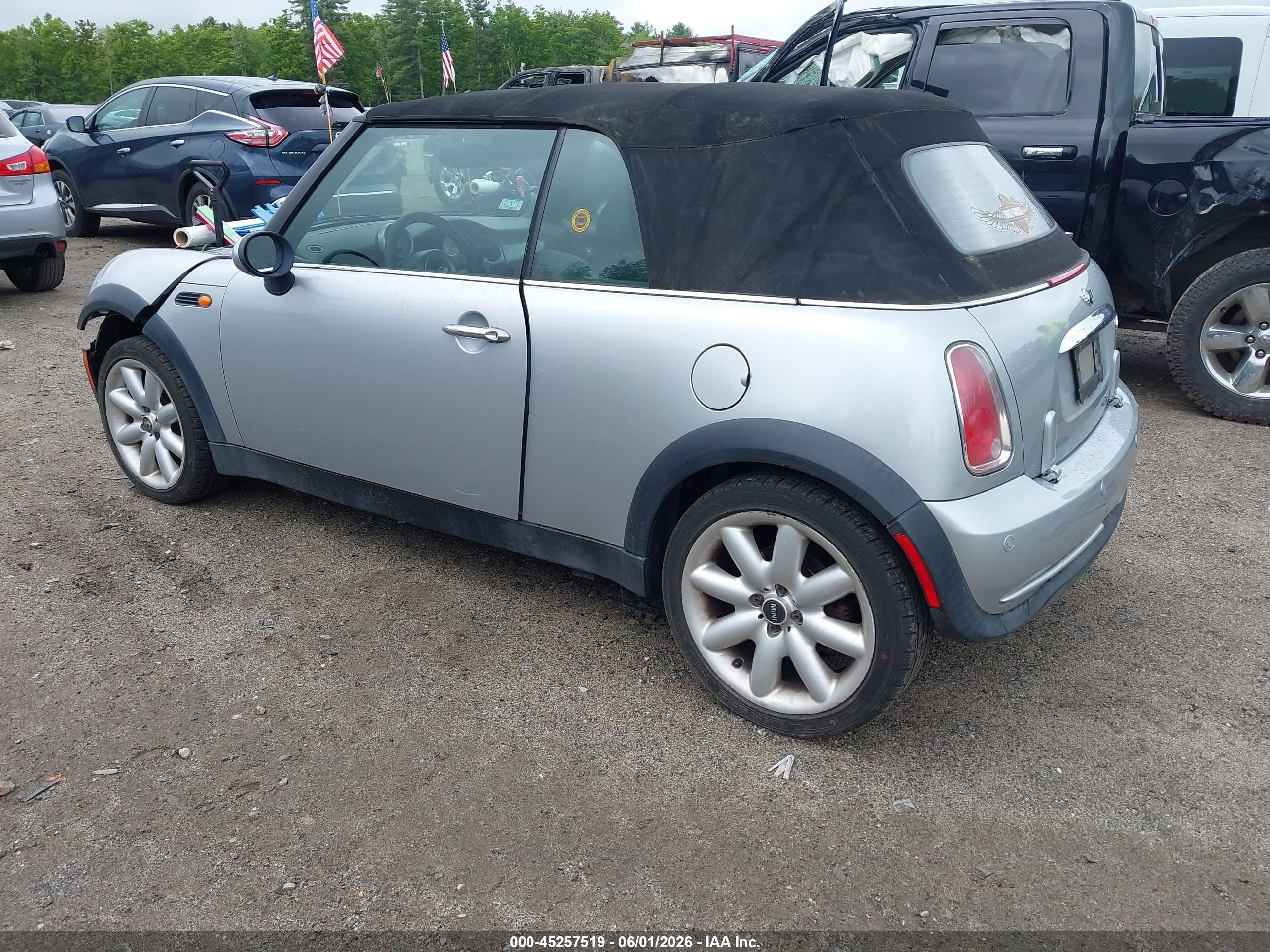 2007 Mini Cooper   Silver vin: WMWRF335X7TF67307