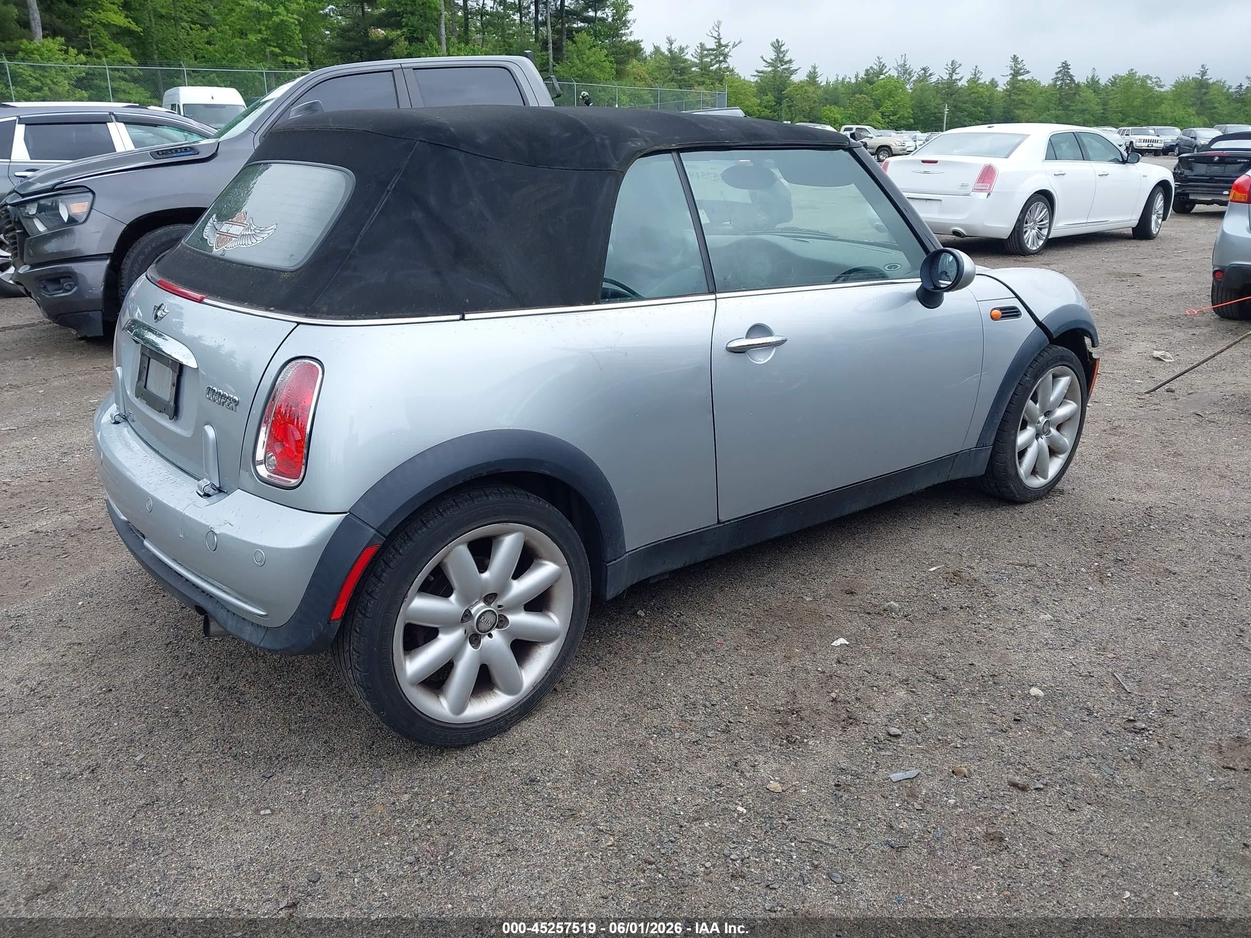 2007 Mini Cooper   Silver vin: WMWRF335X7TF67307