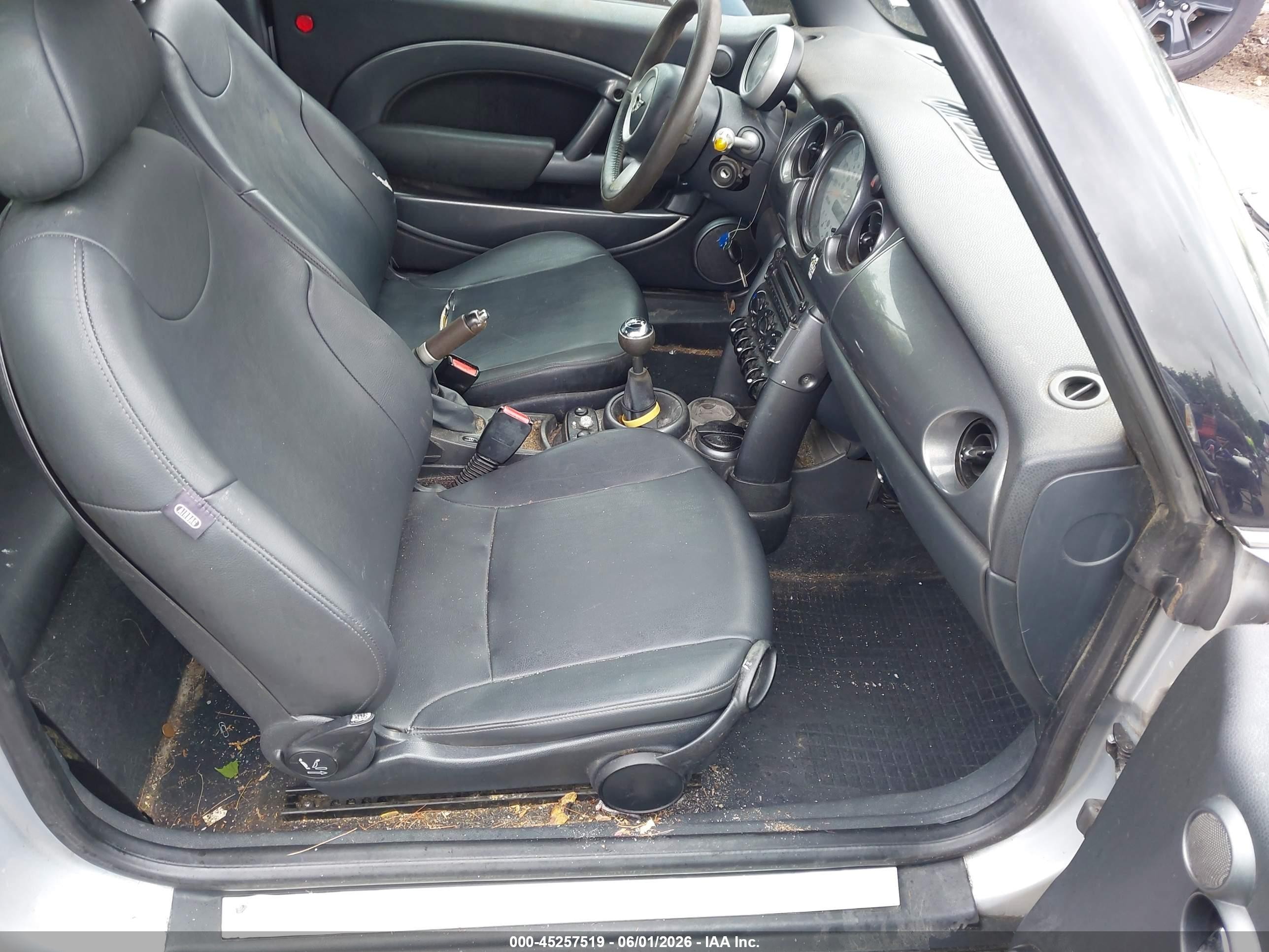 2007 Mini Cooper   Silver vin: WMWRF335X7TF67307