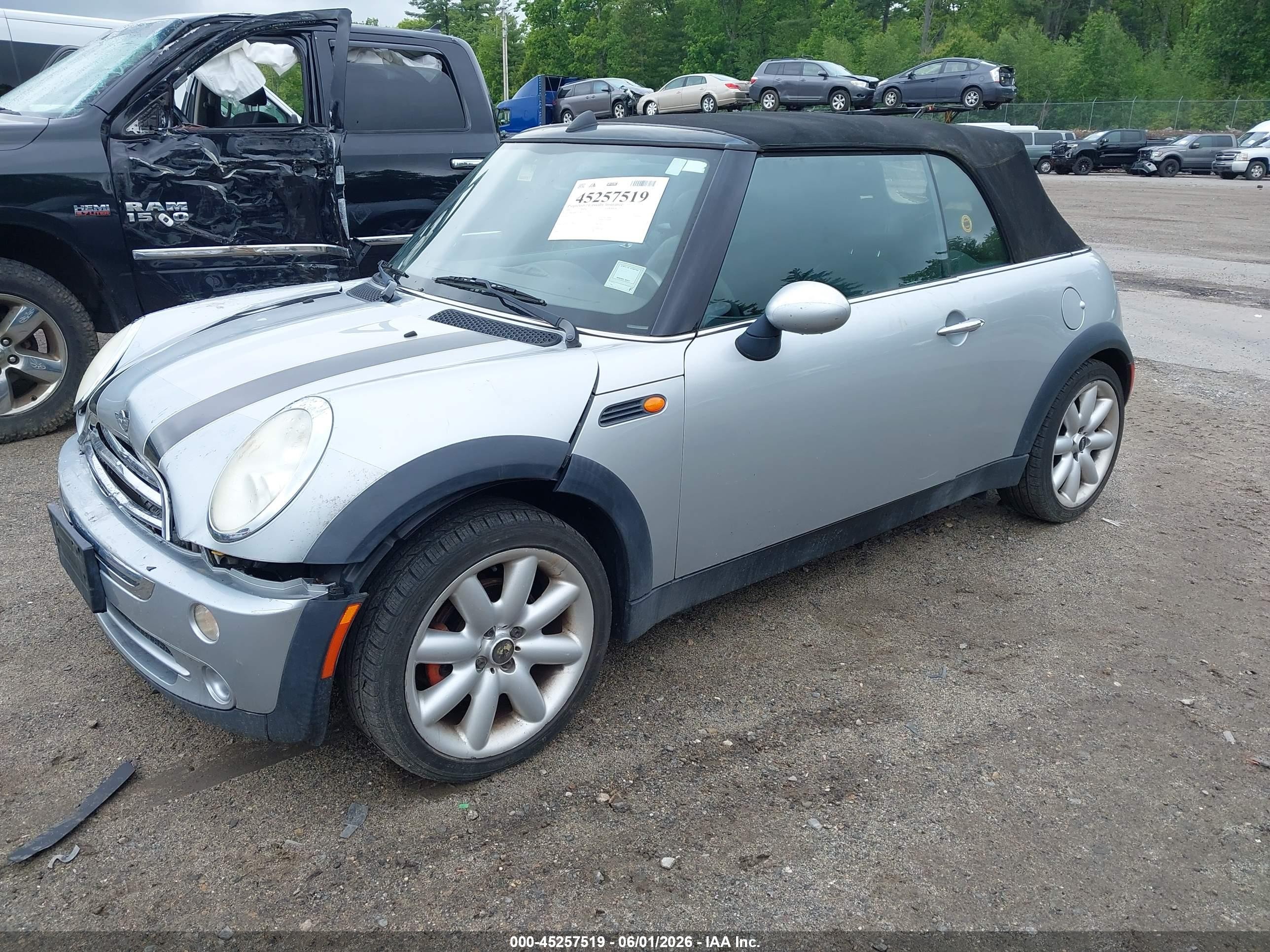 2007 Mini Cooper   Silver vin: WMWRF335X7TF67307