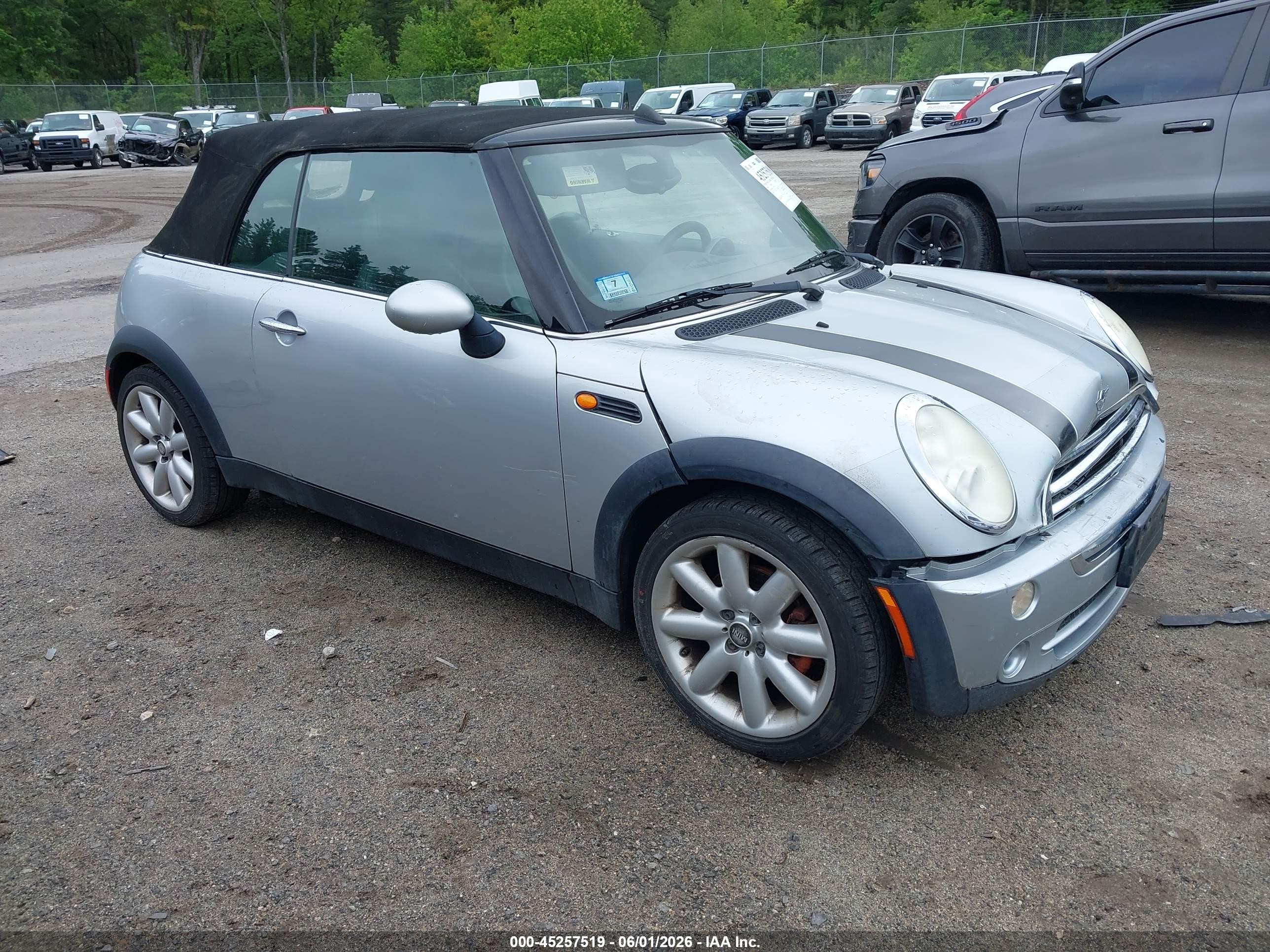 2007 Mini Cooper   Silver vin: WMWRF335X7TF67307