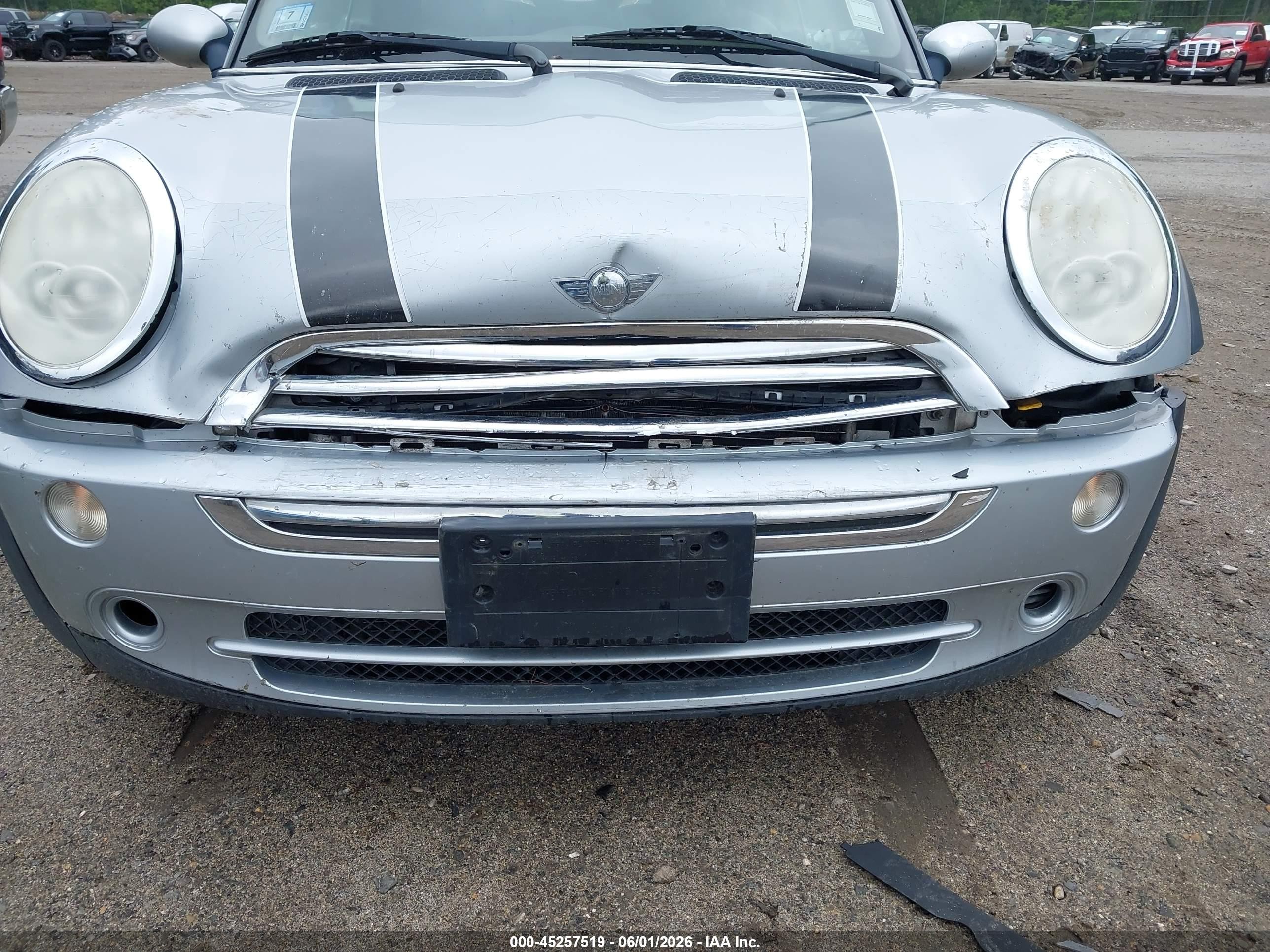 2007 Mini Cooper   Silver vin: WMWRF335X7TF67307