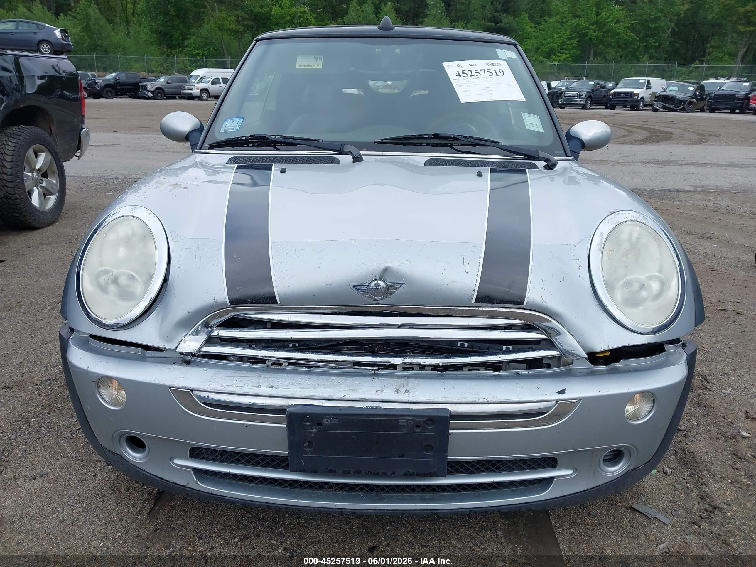 2007 Mini Cooper   Silver vin: WMWRF335X7TF67307