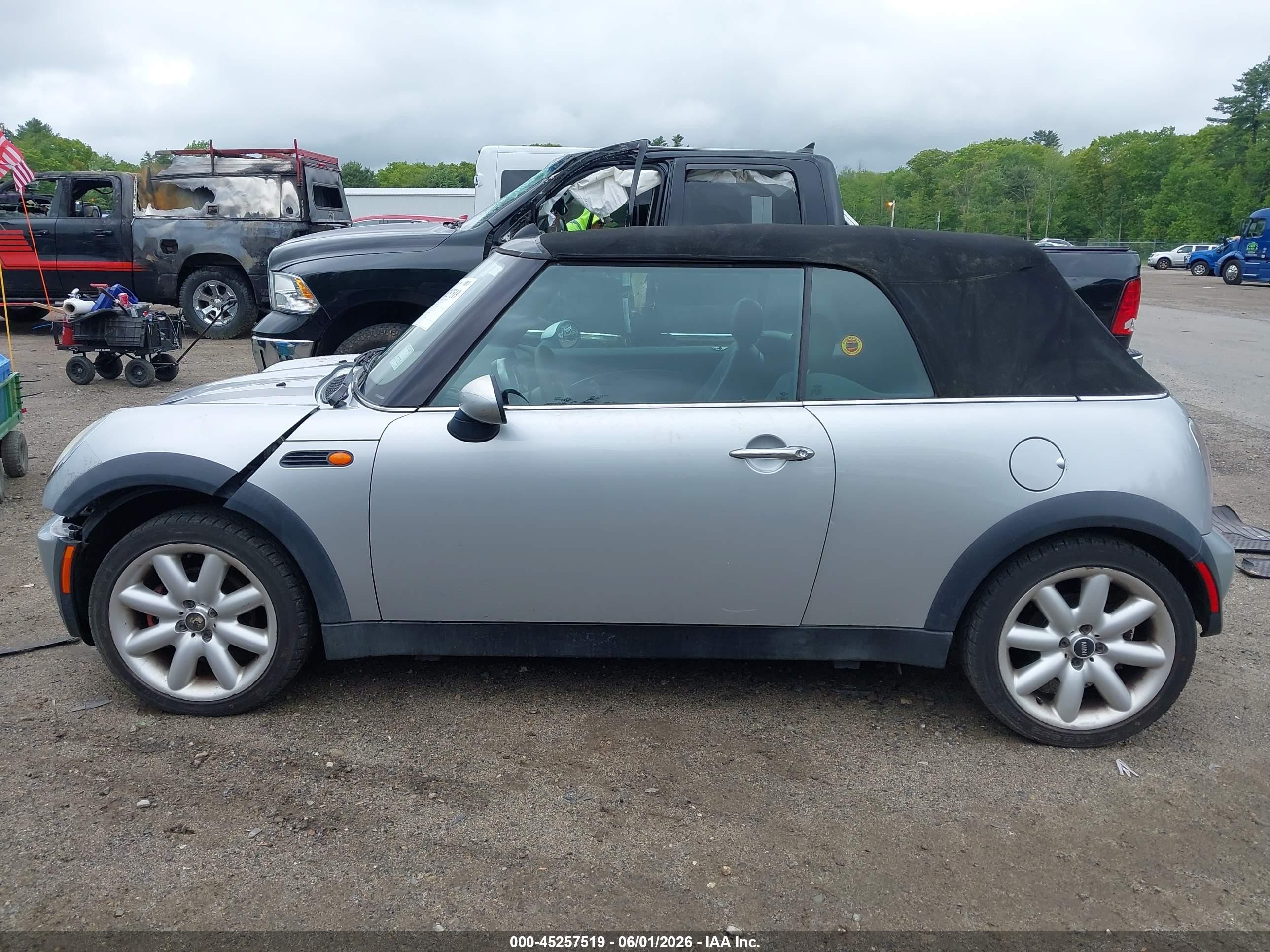 2007 Mini Cooper   Silver vin: WMWRF335X7TF67307