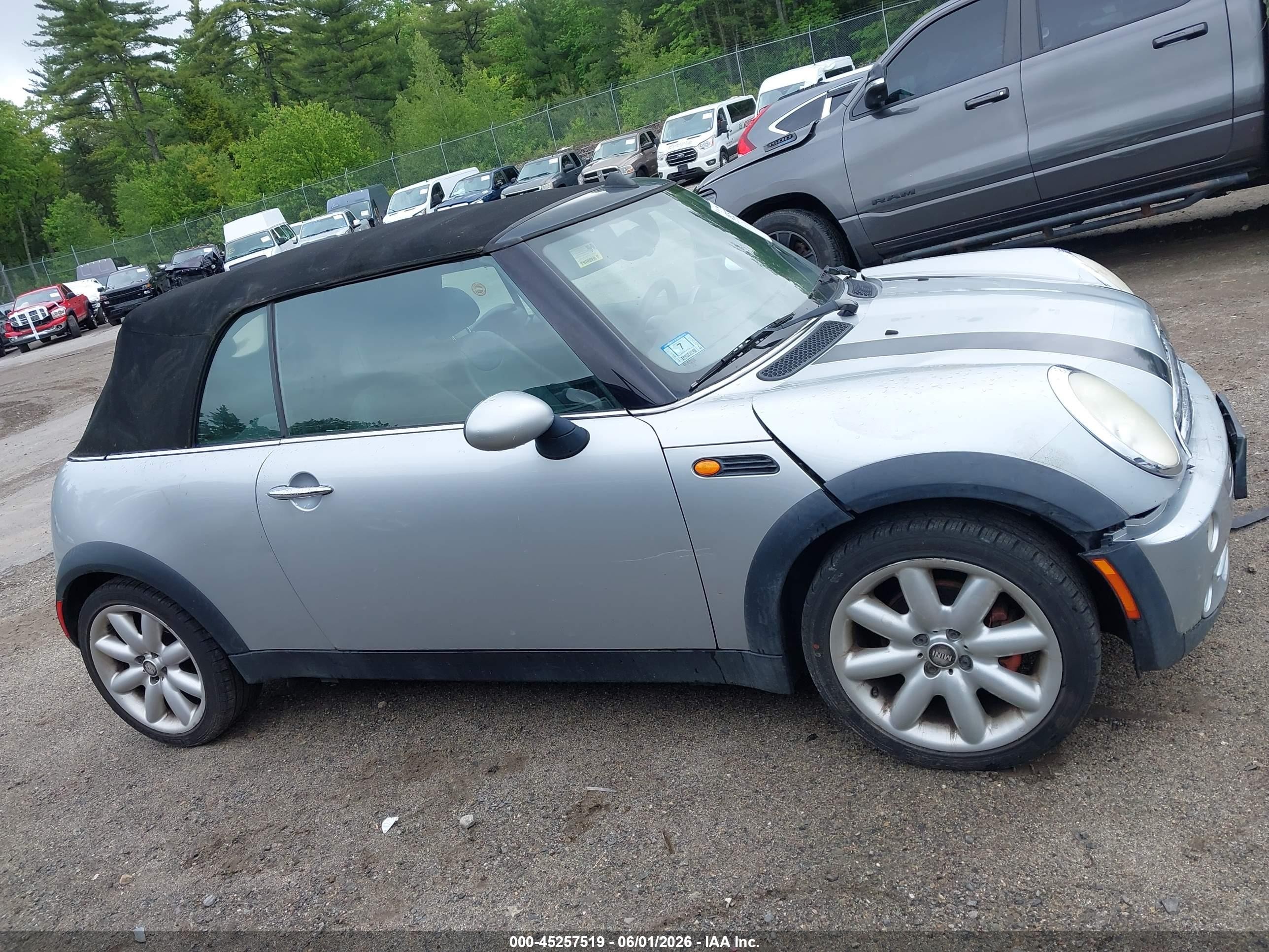 2007 Mini Cooper   Silver vin: WMWRF335X7TF67307