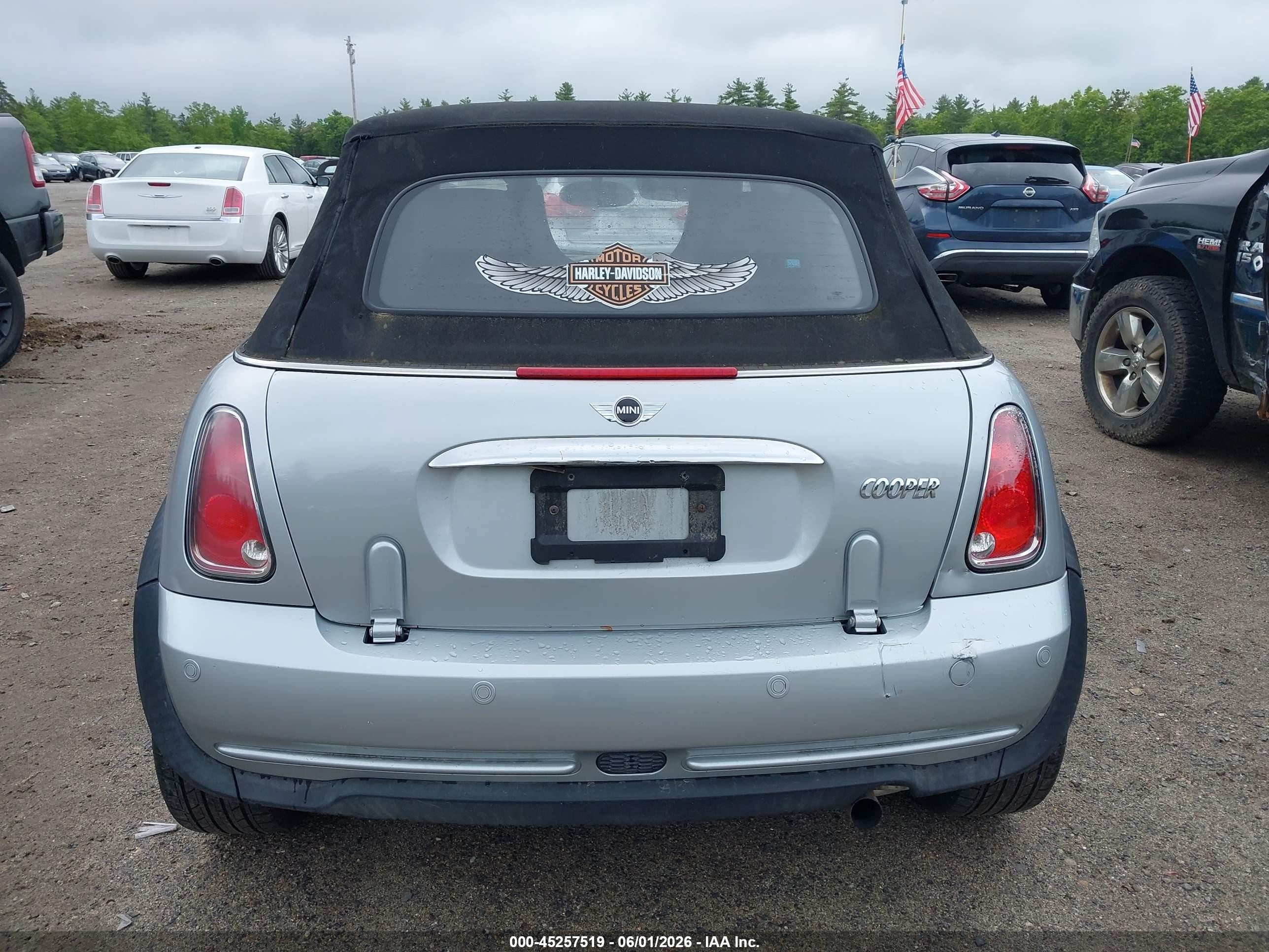 2007 Mini Cooper   Silver vin: WMWRF335X7TF67307